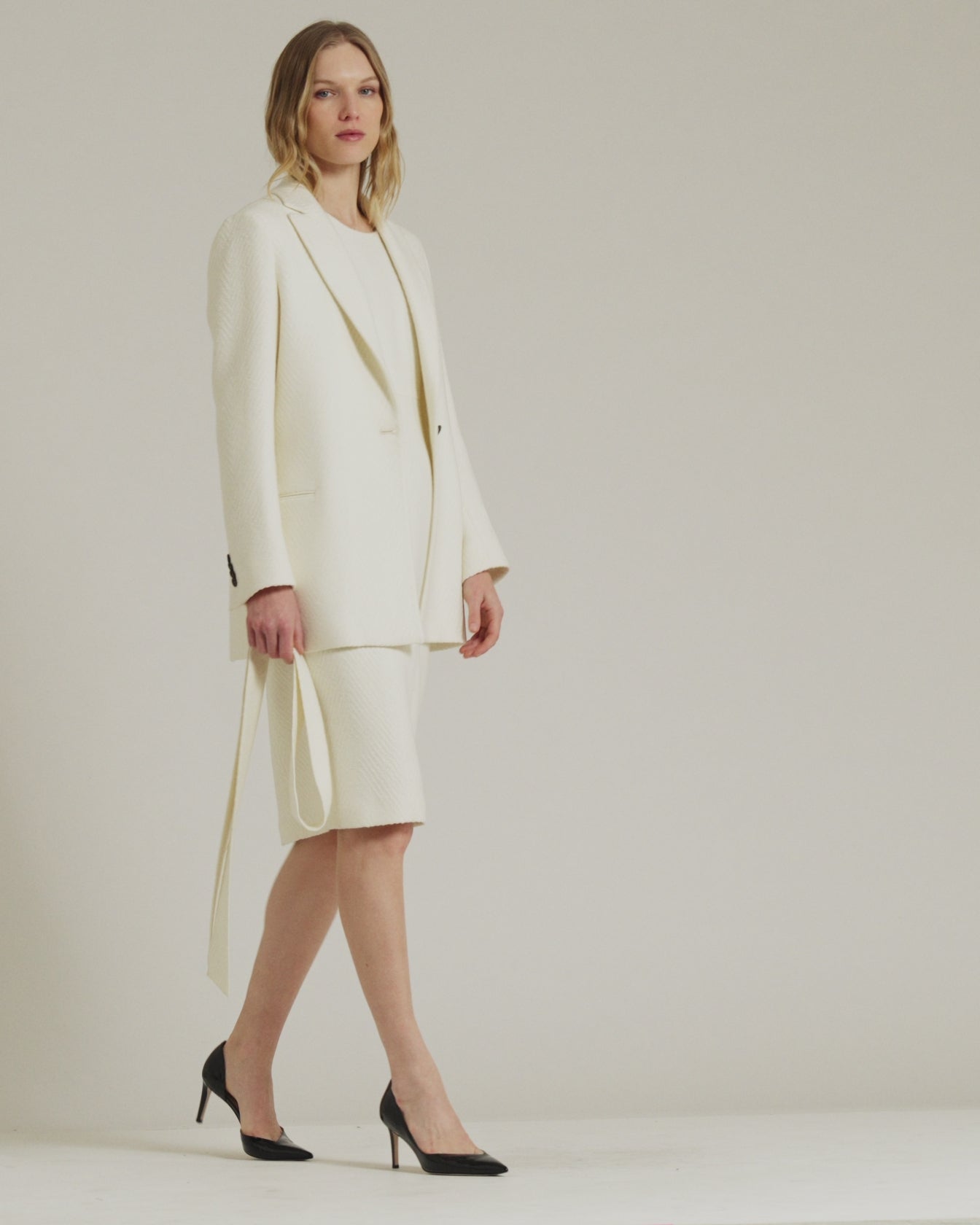 cream white single-breasted wool jacket with belt and herringbone pattern