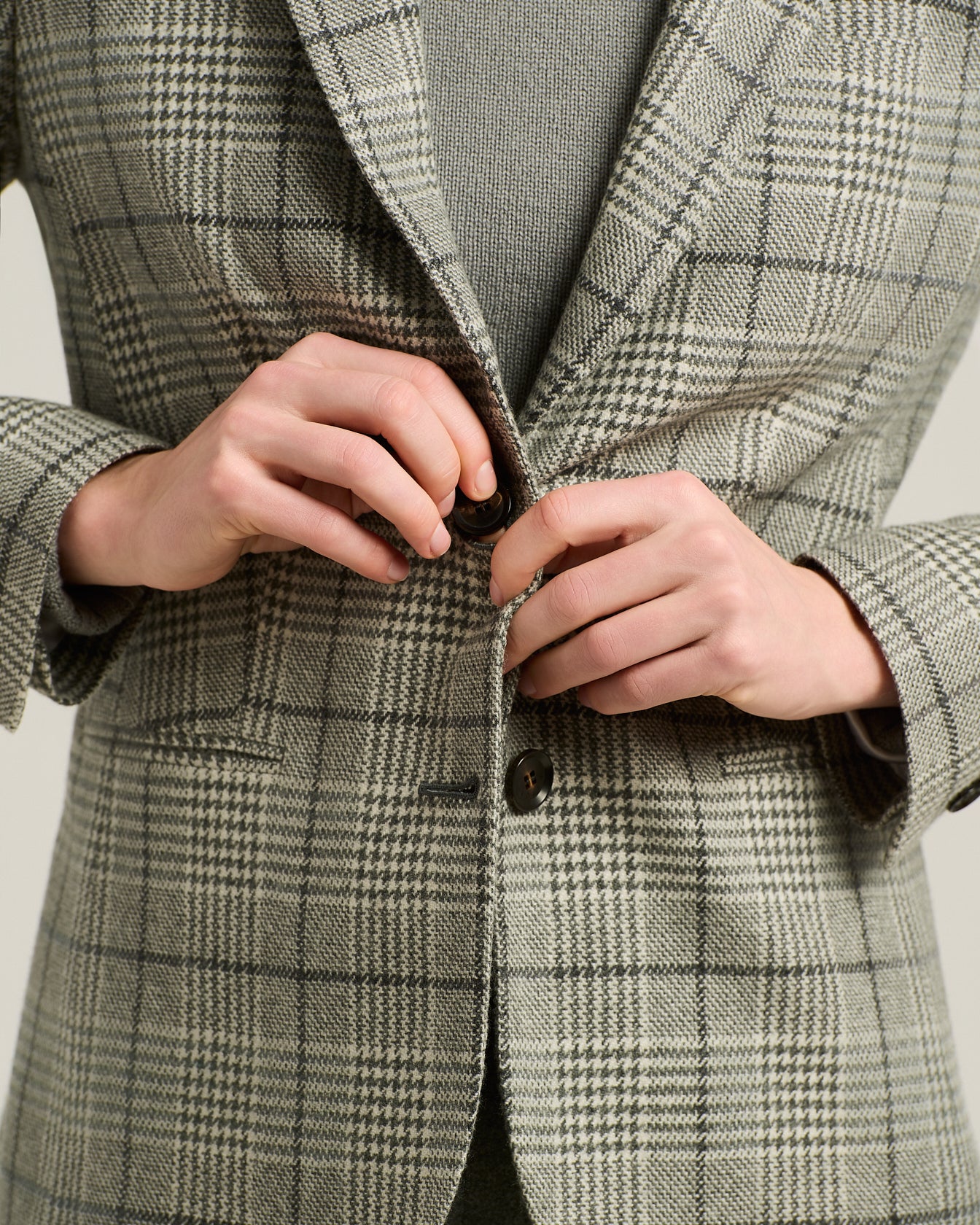 BLACK/WHITE PRINCE OF WALES CASHMERE BLAZER