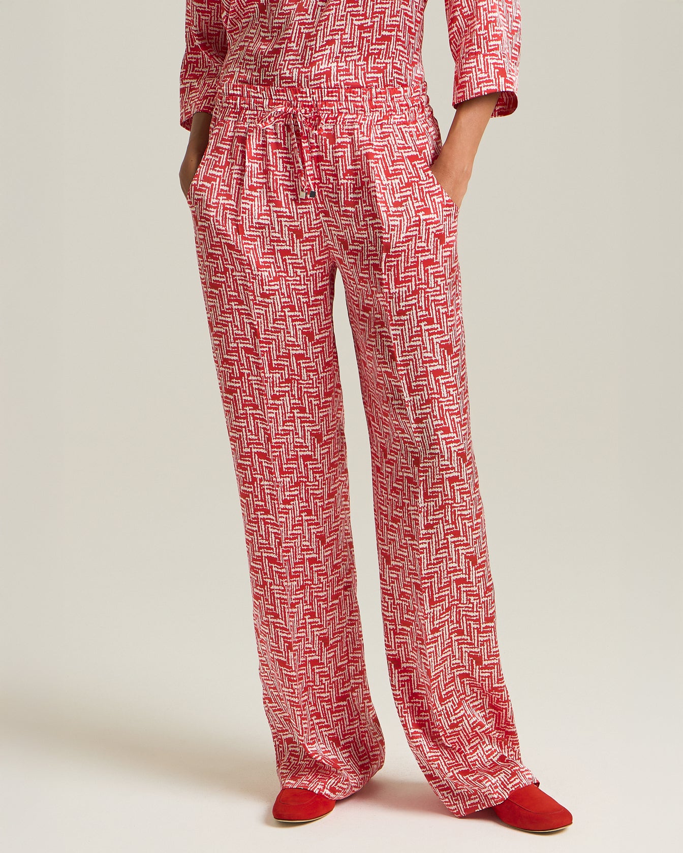 SILK TROUSERS WITH SCARLET STAIRS PATTERN