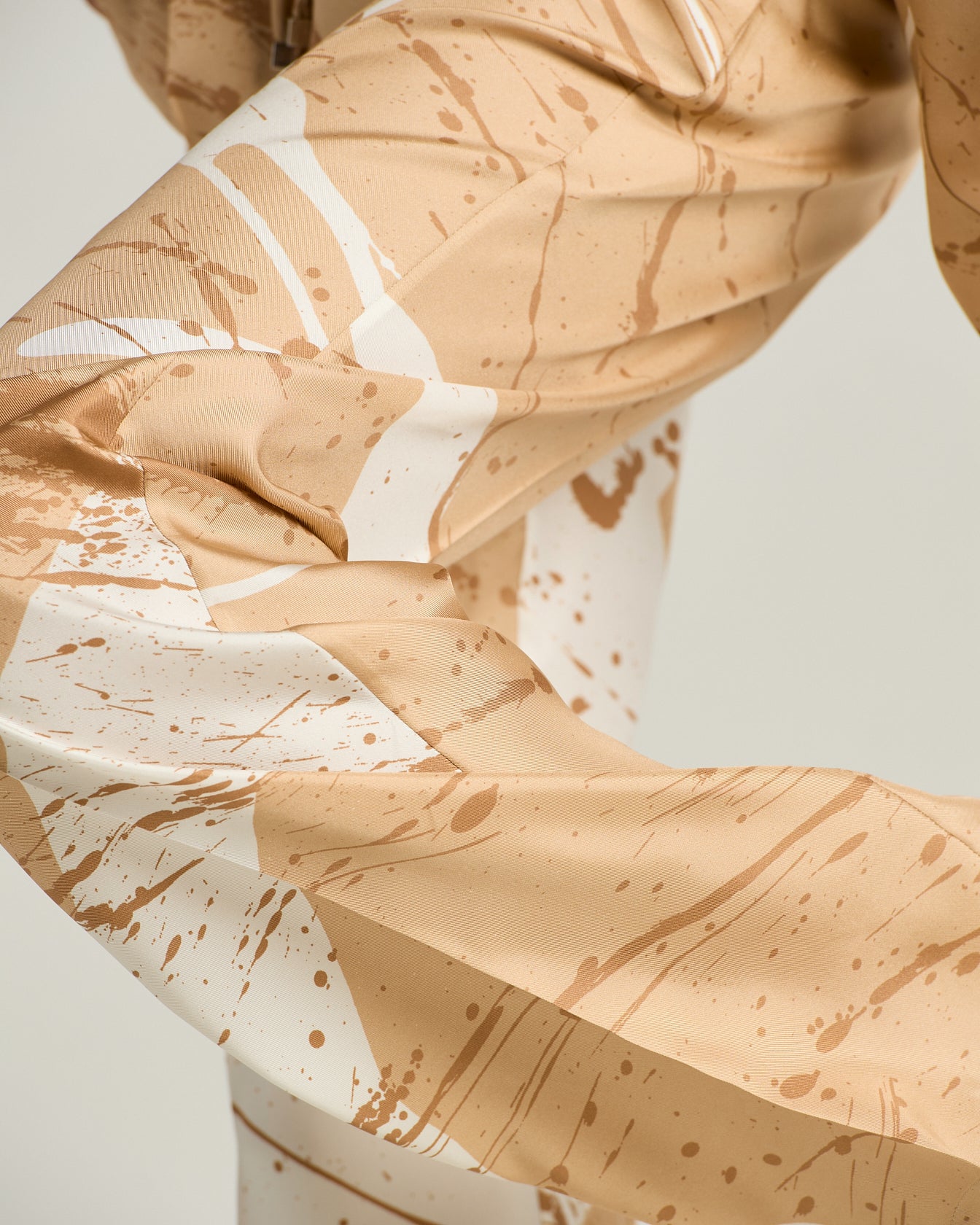 WIDE-LEG TROUSERS WITH ABSTRACT PATTERN