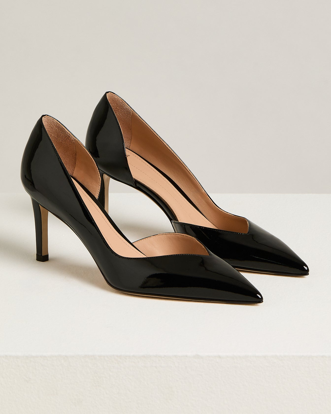 BLACK PATENT LEATHER PUMPS