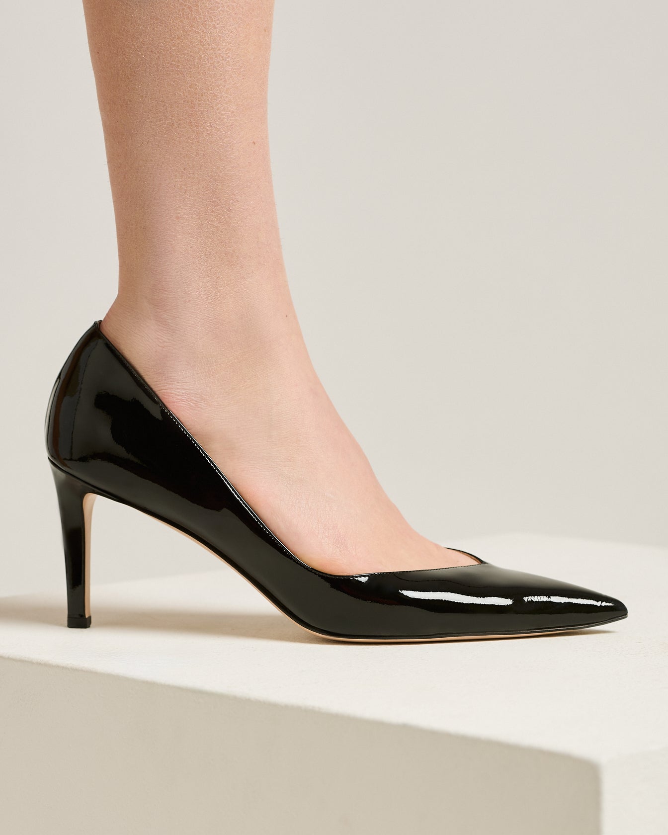 BLACK PATENT LEATHER PUMPS