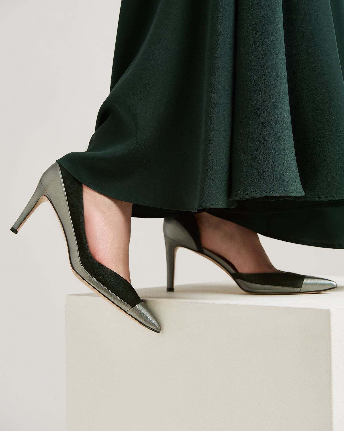 TWO-TONE BLACK & SILVER LEATHER PUMPS