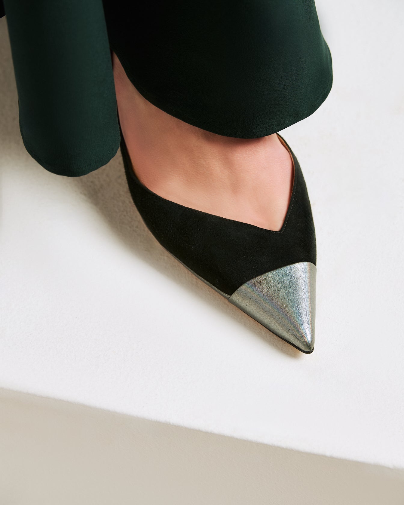 TWO-TONE BLACK & SILVER LEATHER PUMPS