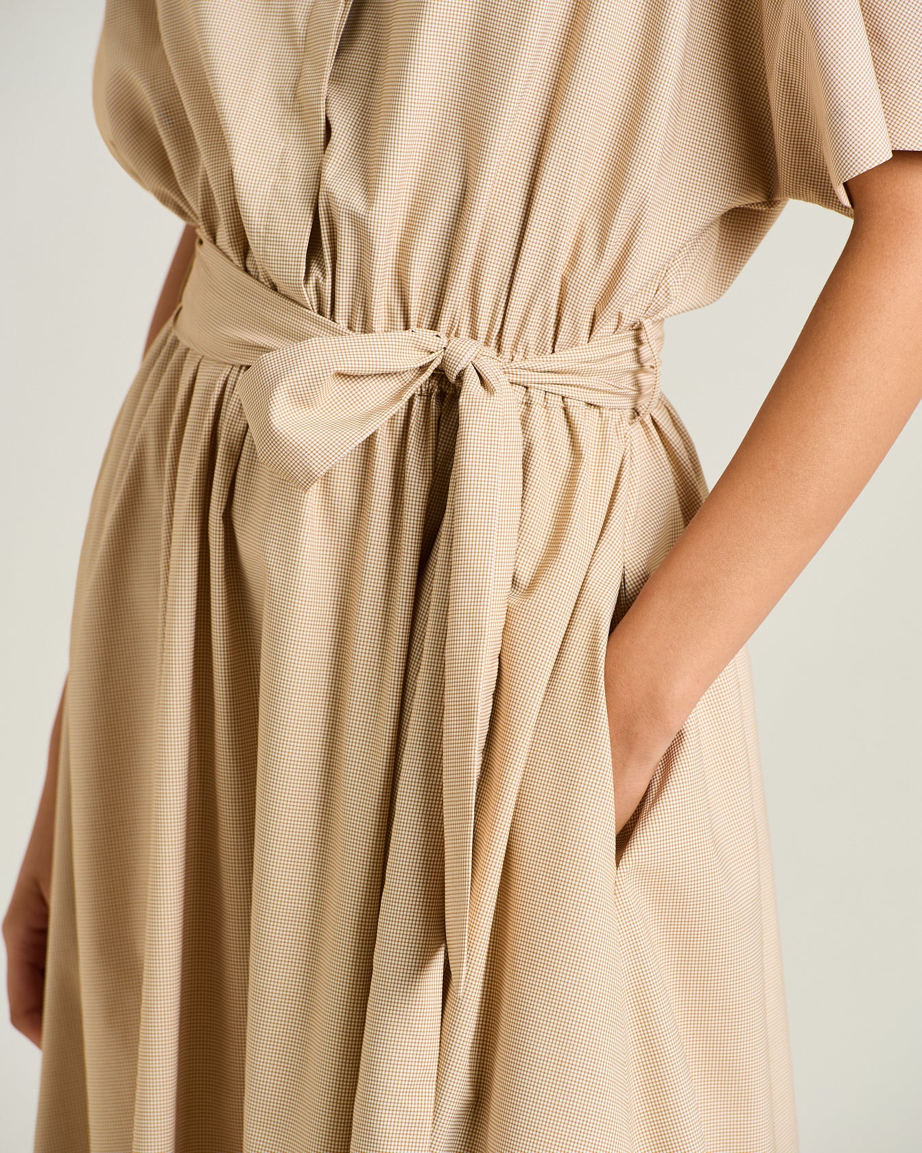 DRESS WITH BELT AT THE WAIST