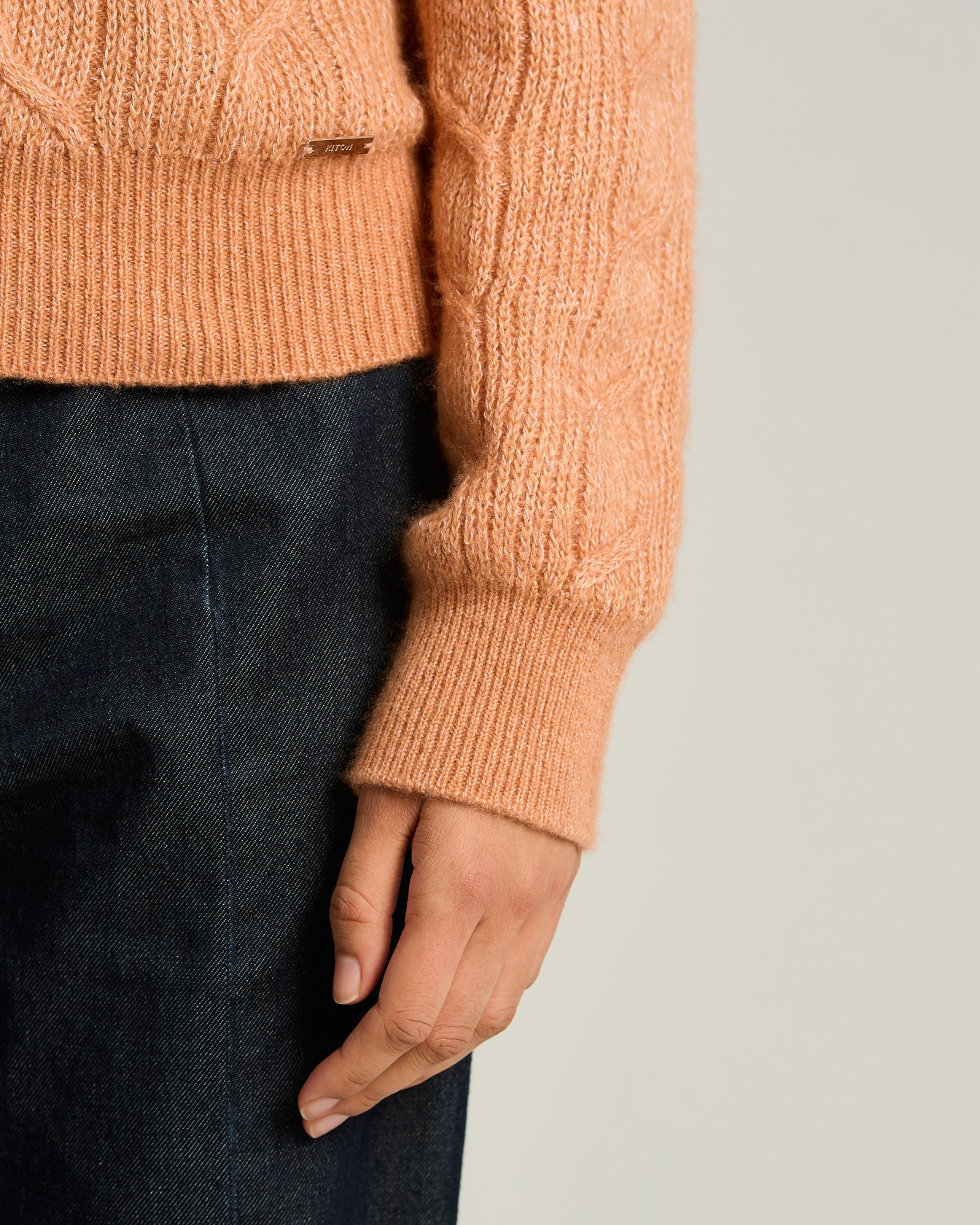 FINE YARN CREW NECK SWEATER