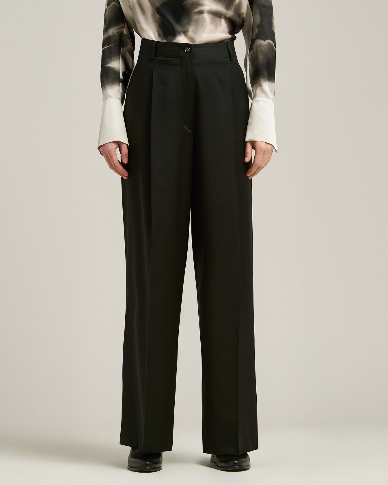 Woman's pure wool trousers