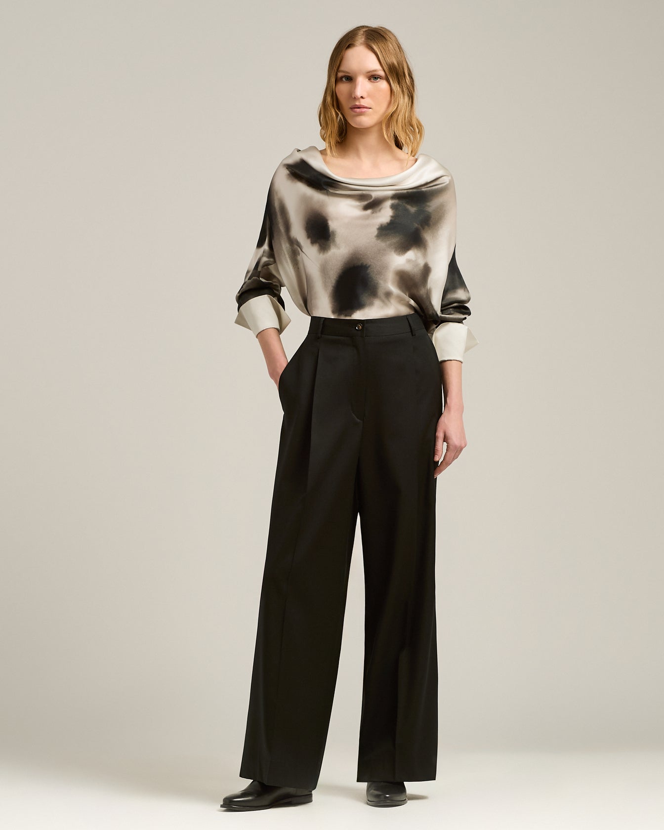Woman's pure wool trousers