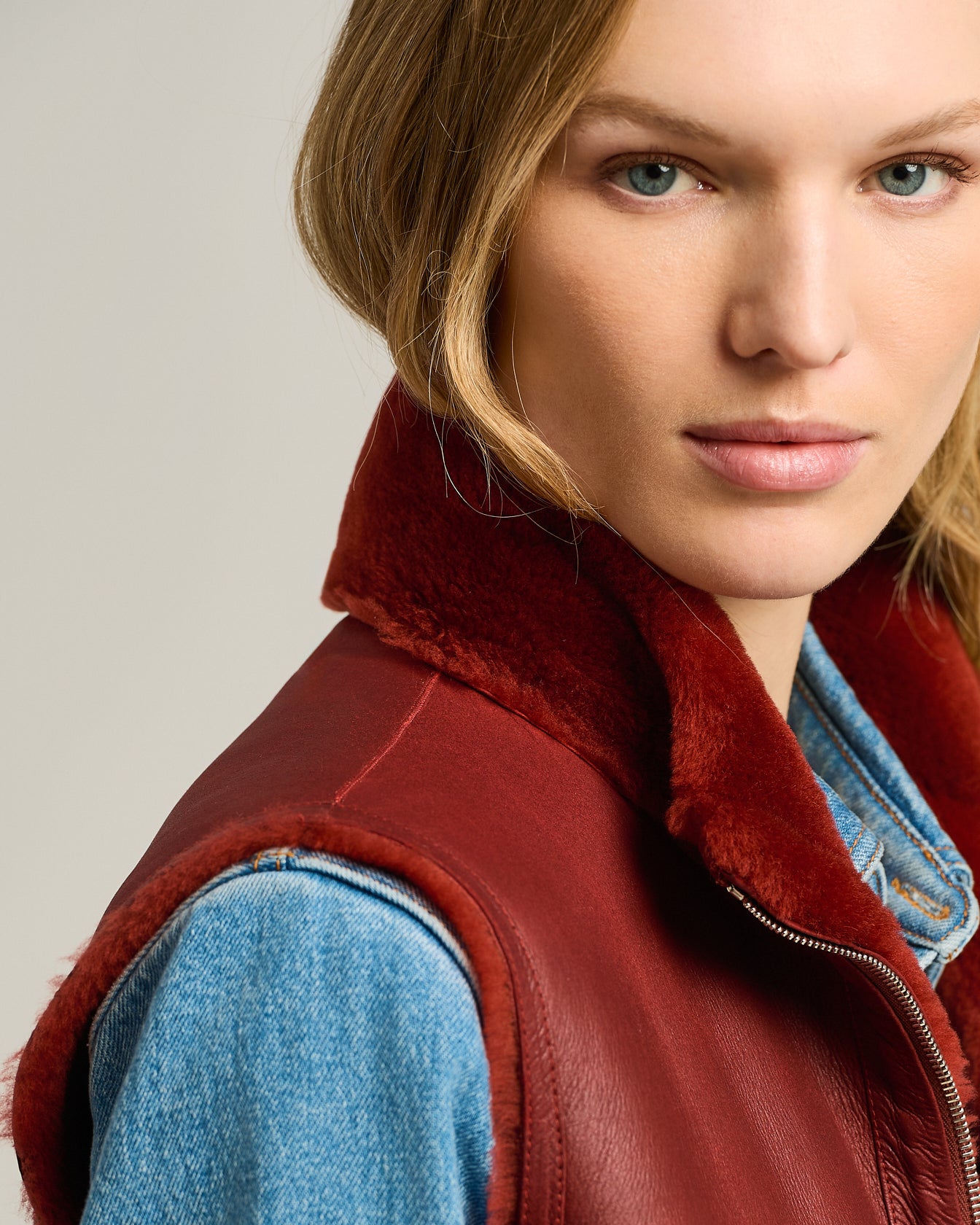 REVERSIBLE SHEARLING SLEEVELESS JACKET