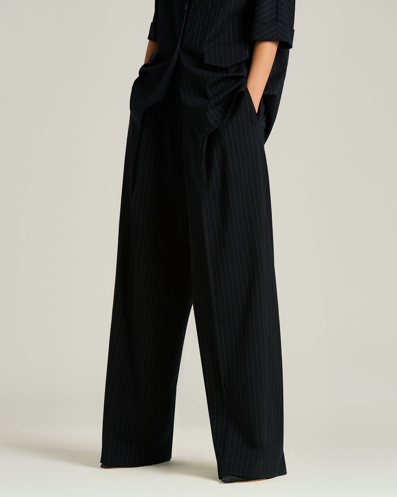 TAILORED LIGHTWEIGHT WOOL TROUSERS