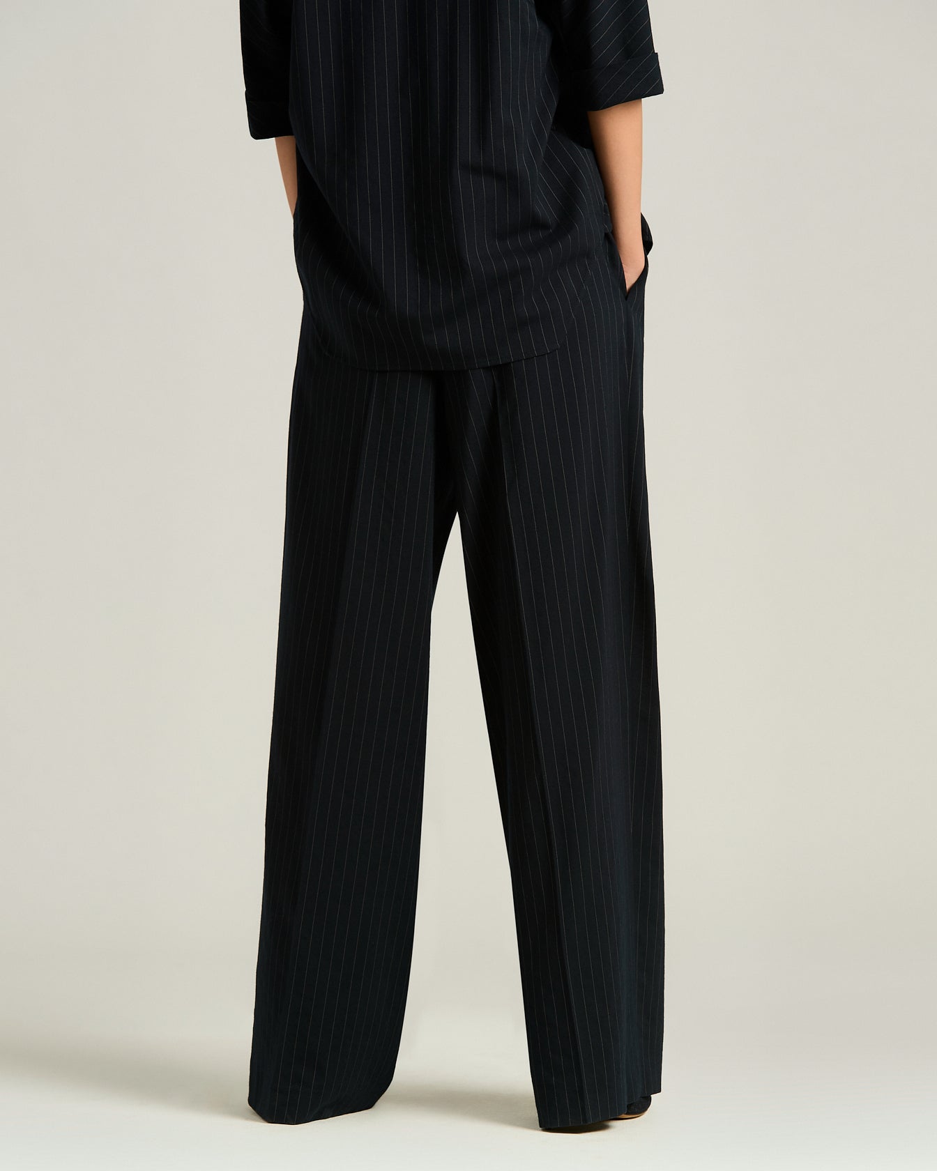 TAILORED LIGHTWEIGHT WOOL TROUSERS