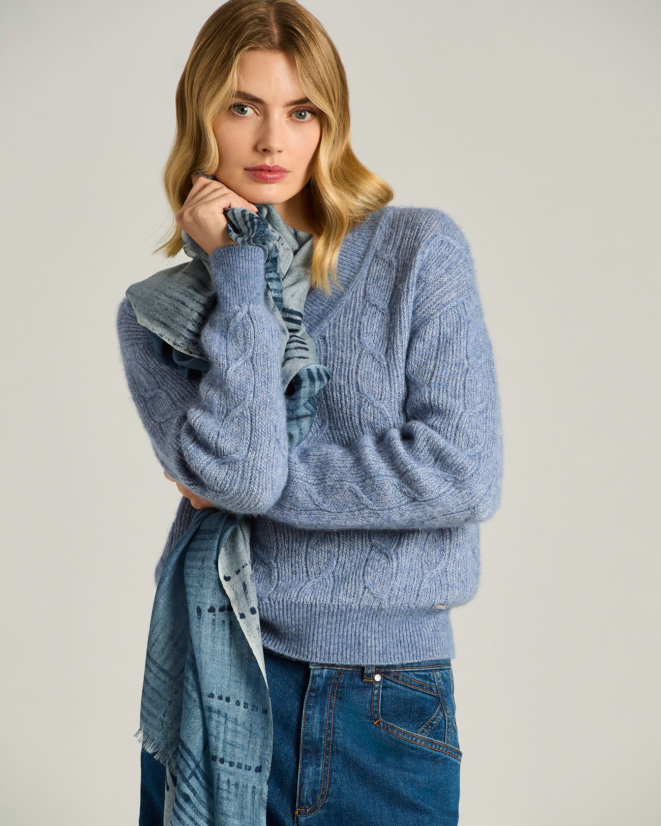 CASHMERE AND SILK BLEND STOLE