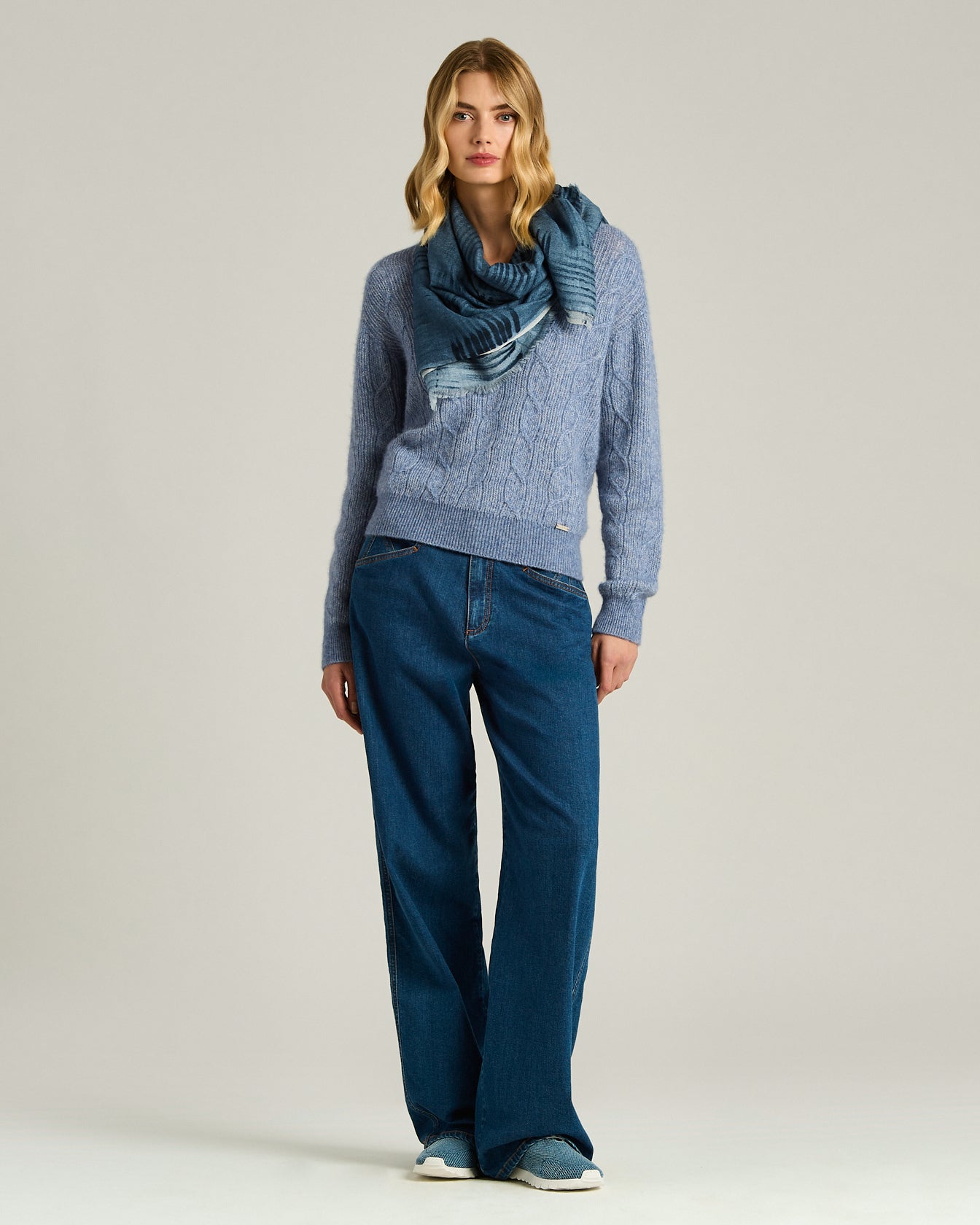 CASHMERE AND SILK BLEND STOLE