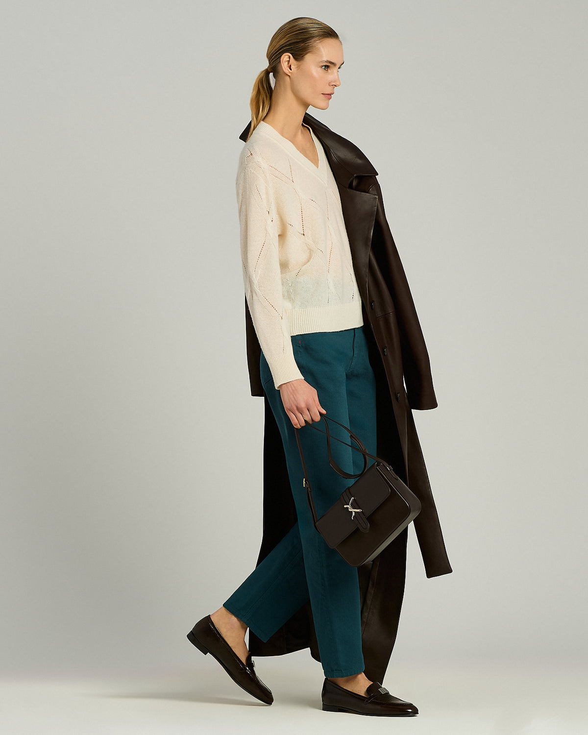 CREAM WHITE CASHMERE V-NECK SWEATER 5