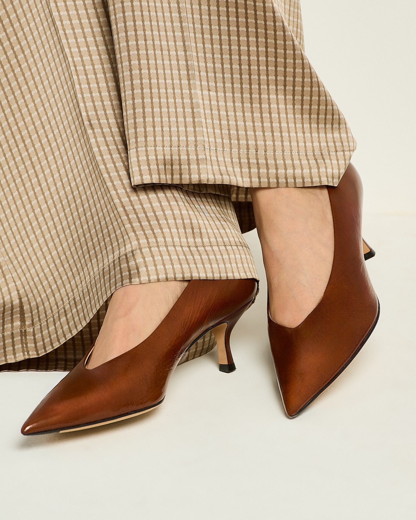 CALFSKIN LEATHER PUMPS WITH MID HEEL