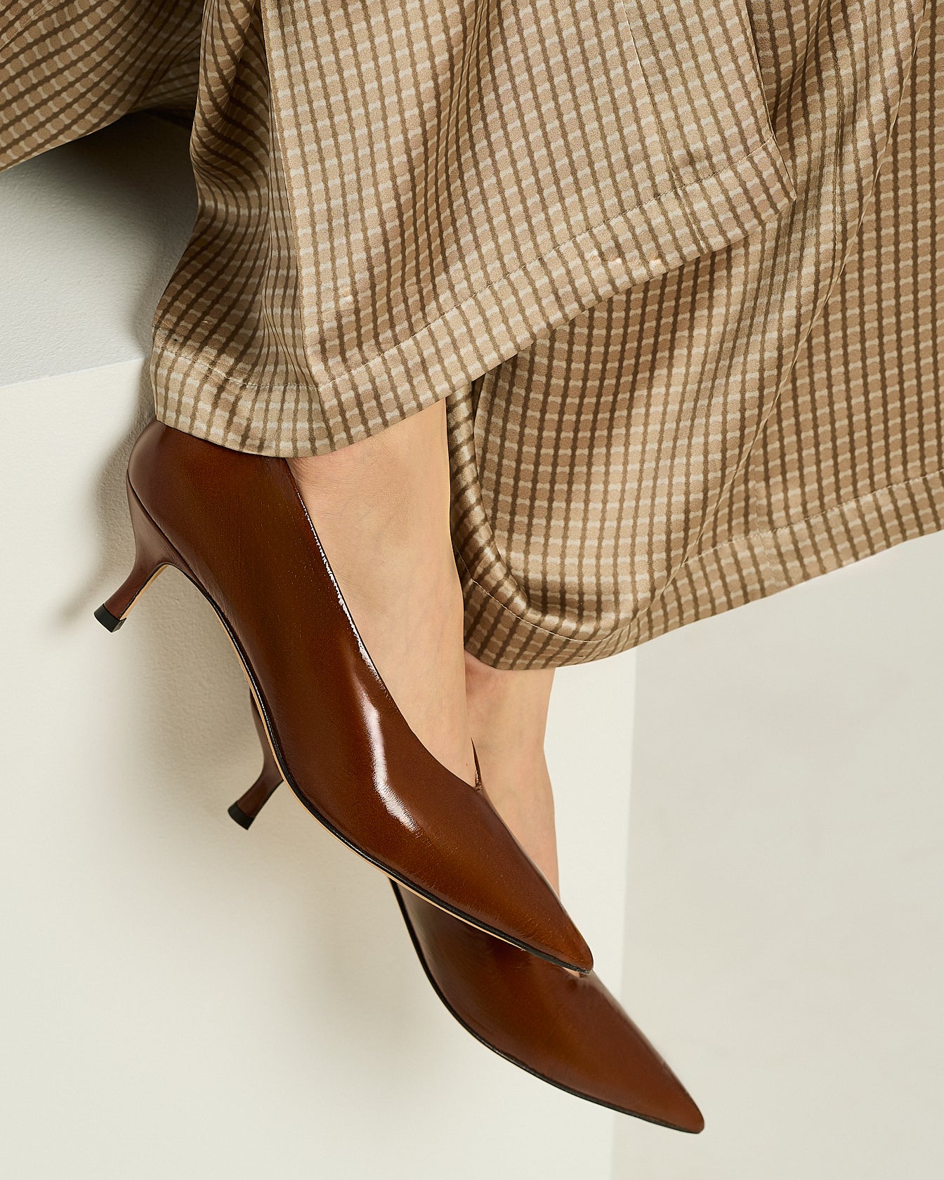 CALFSKIN LEATHER PUMPS WITH MID HEEL