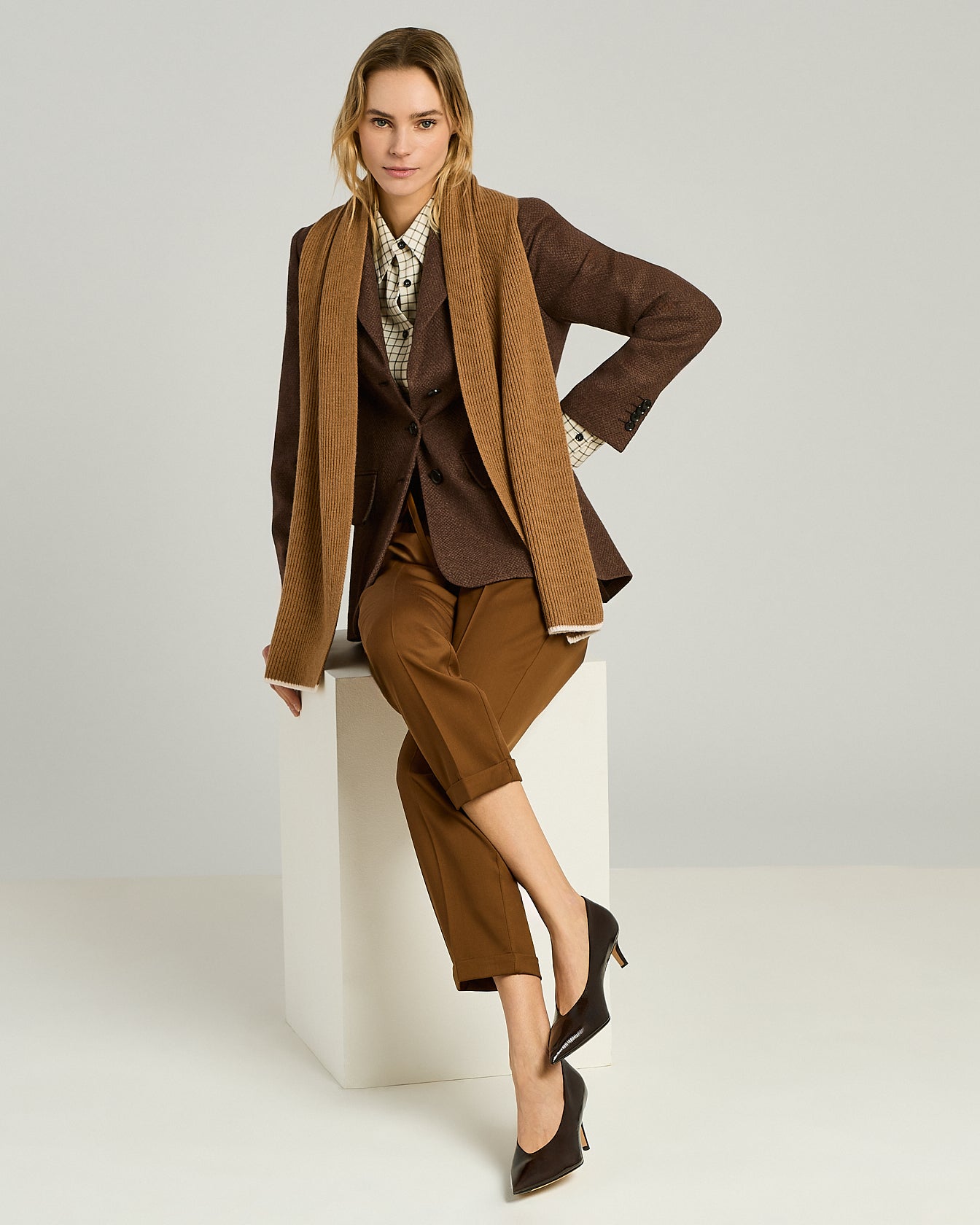 CALFSKIN LEATHER PUMPS WITH MID HEEL