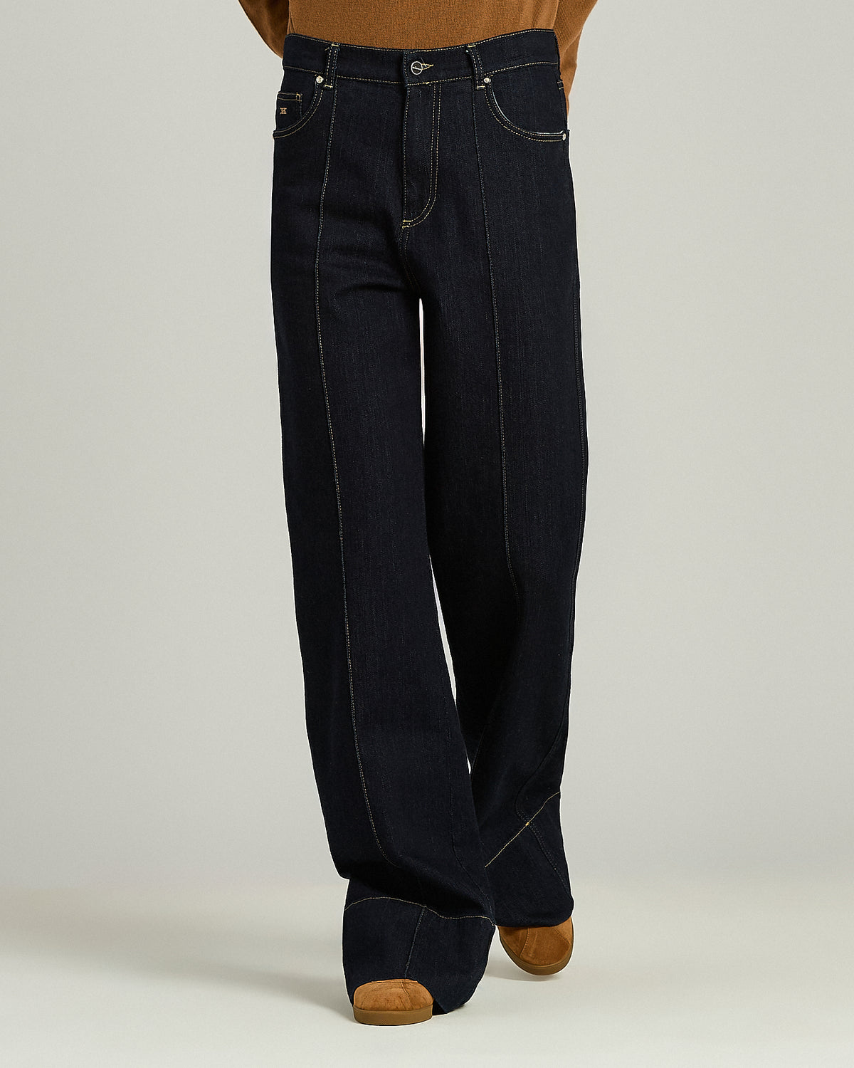WIDE-LEG JEANS WITH CONTRAST STITCHING