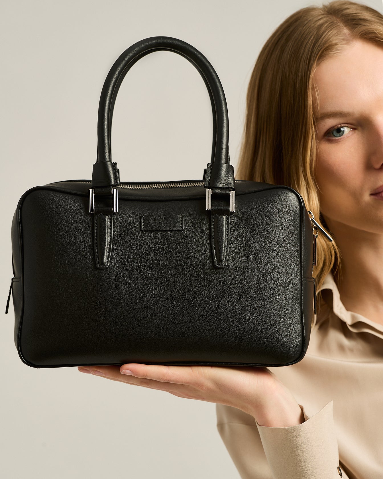 “KISS ME” LEATHER BAG