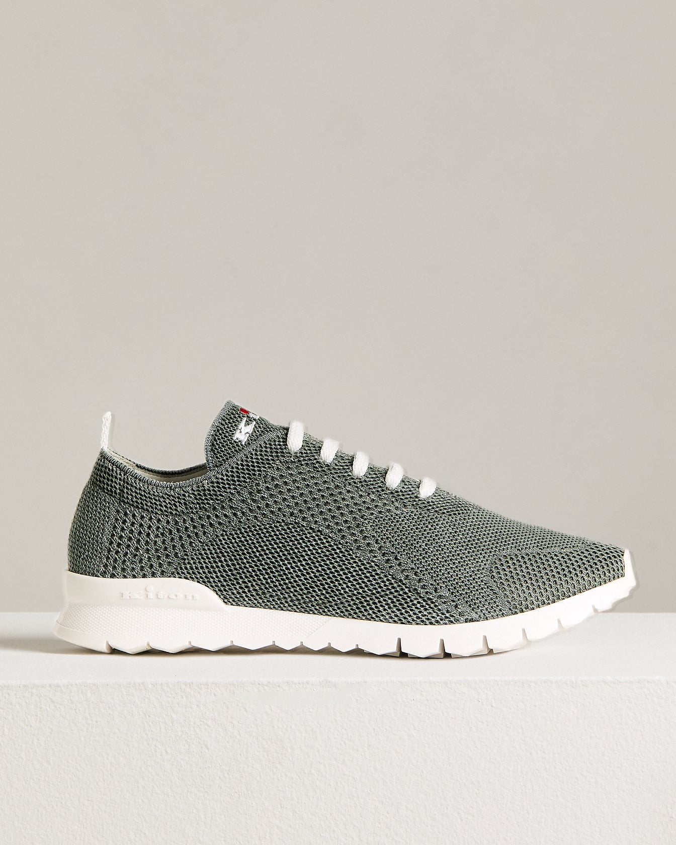 women's “fit” trainers in light gray cotton-knit