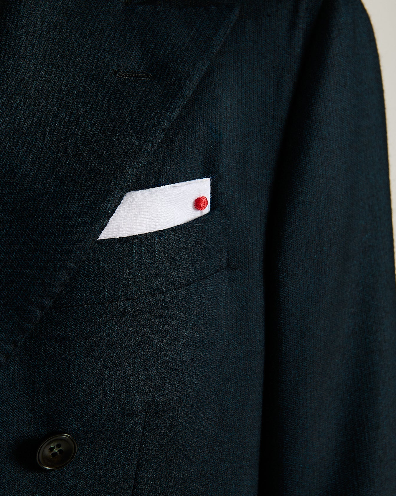 DOUBLE-BREASTED SUIT IN FINE WOOL BLEND