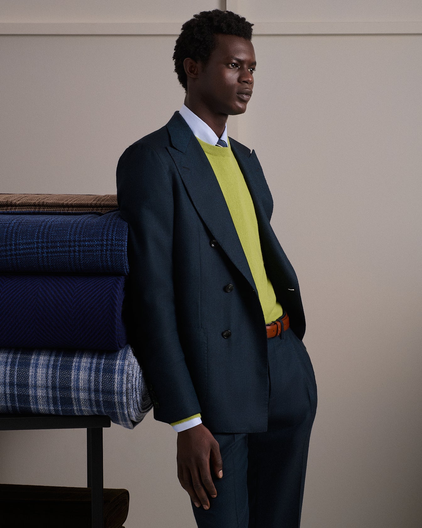 DOUBLE-BREASTED SUIT IN FINE WOOL BLEND