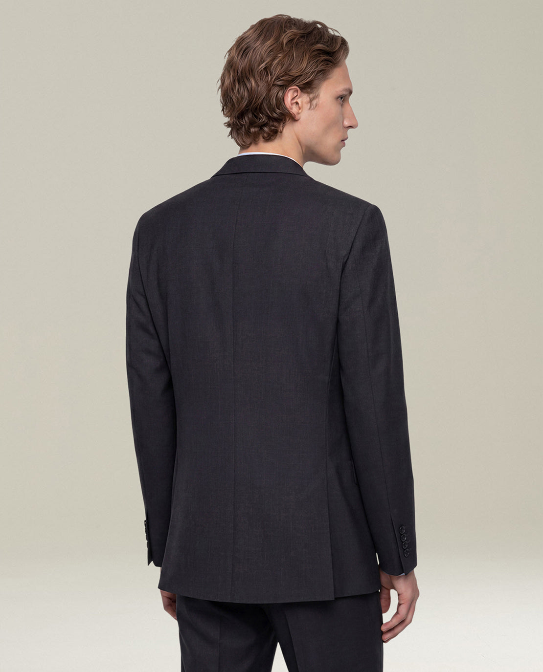 CHARCOAL GREY 14-MICRON WOOL SUIT WITH NATURAL SHOULDERS