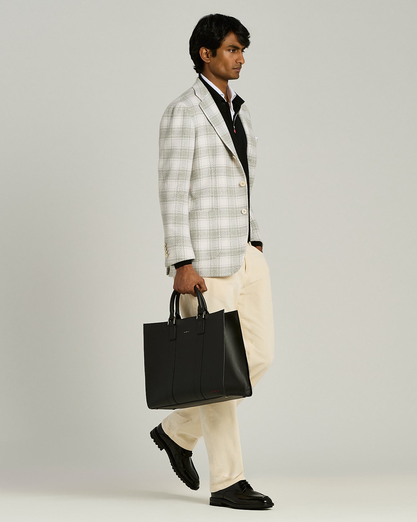 GRAINED CALFSKIN TOTE BAG WITH CLEAN LINES