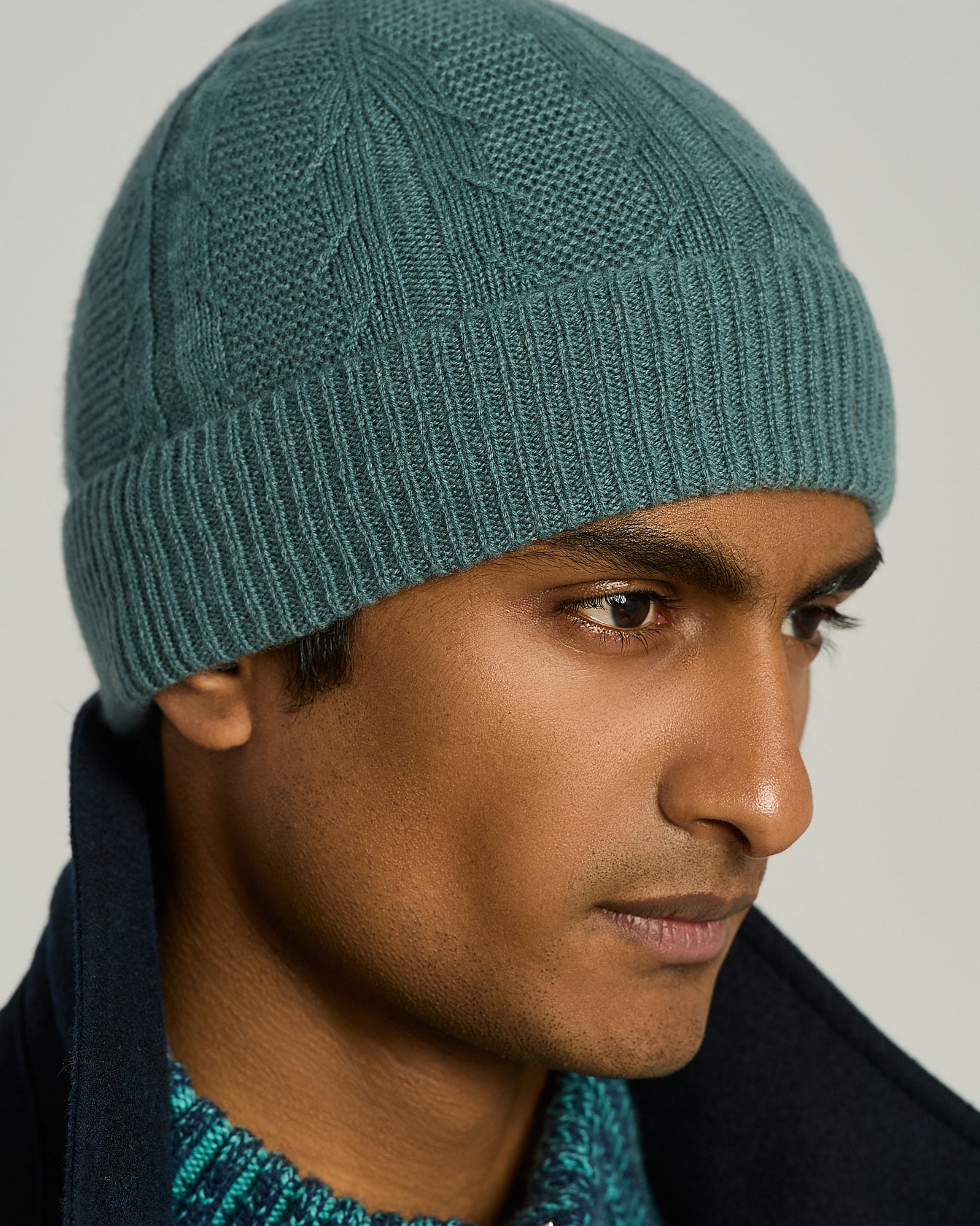 CASHMERE CABLE-KNIT BEANIE
