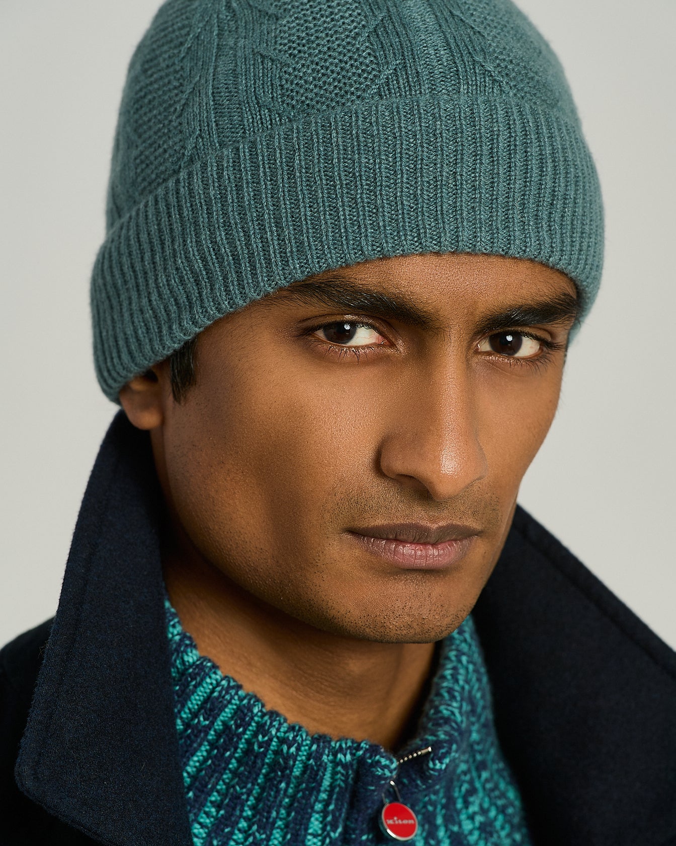 CASHMERE CABLE-KNIT BEANIE