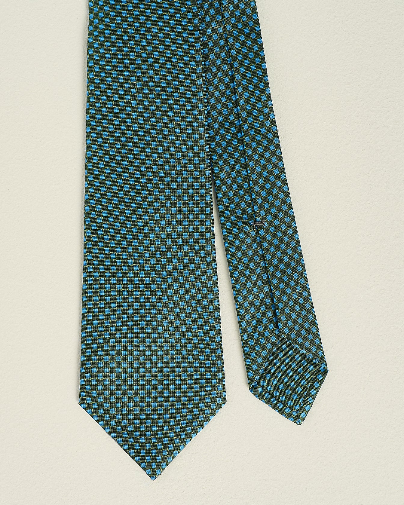 PATTERNED SILK TIE