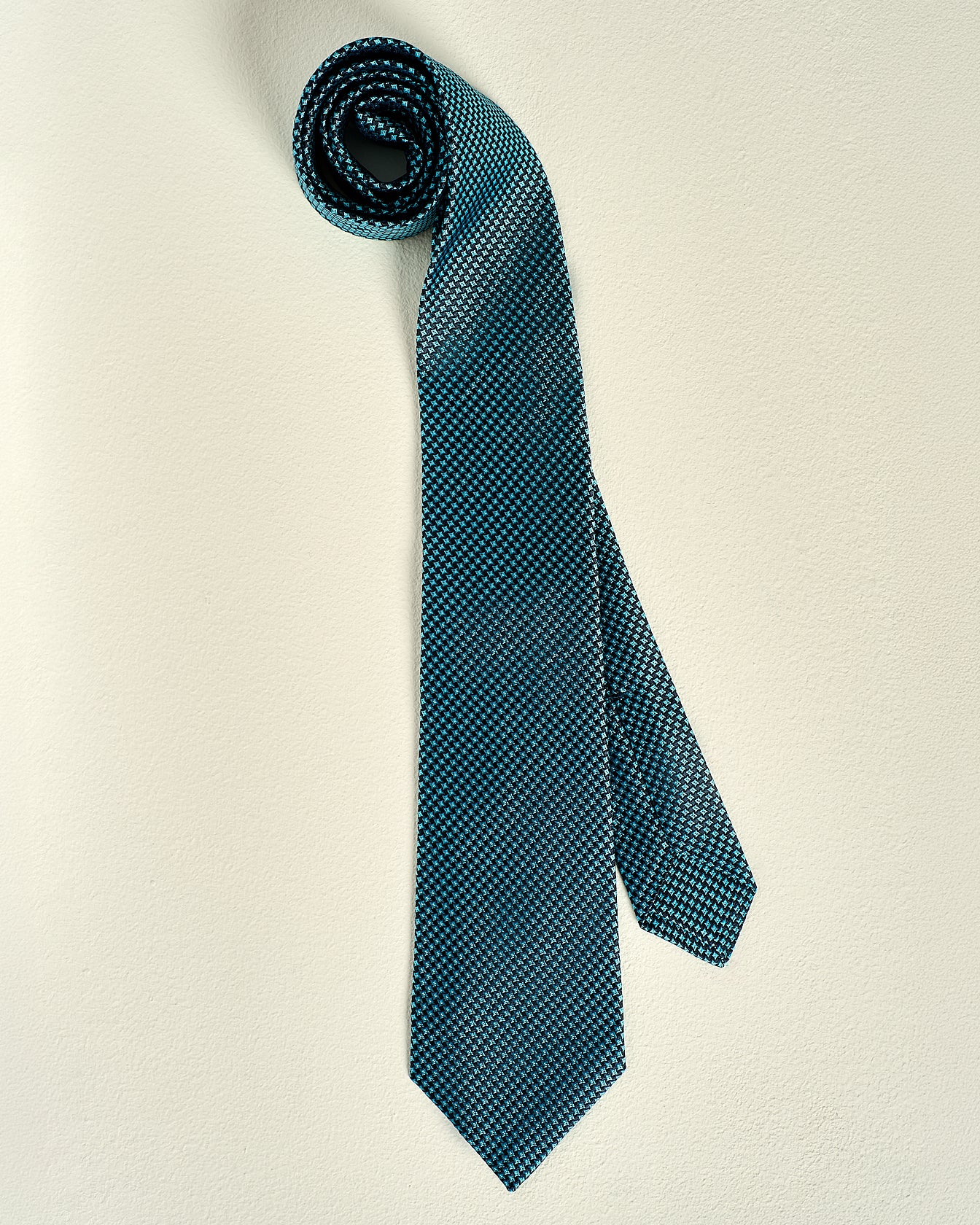 PATTERNED SILK TIE