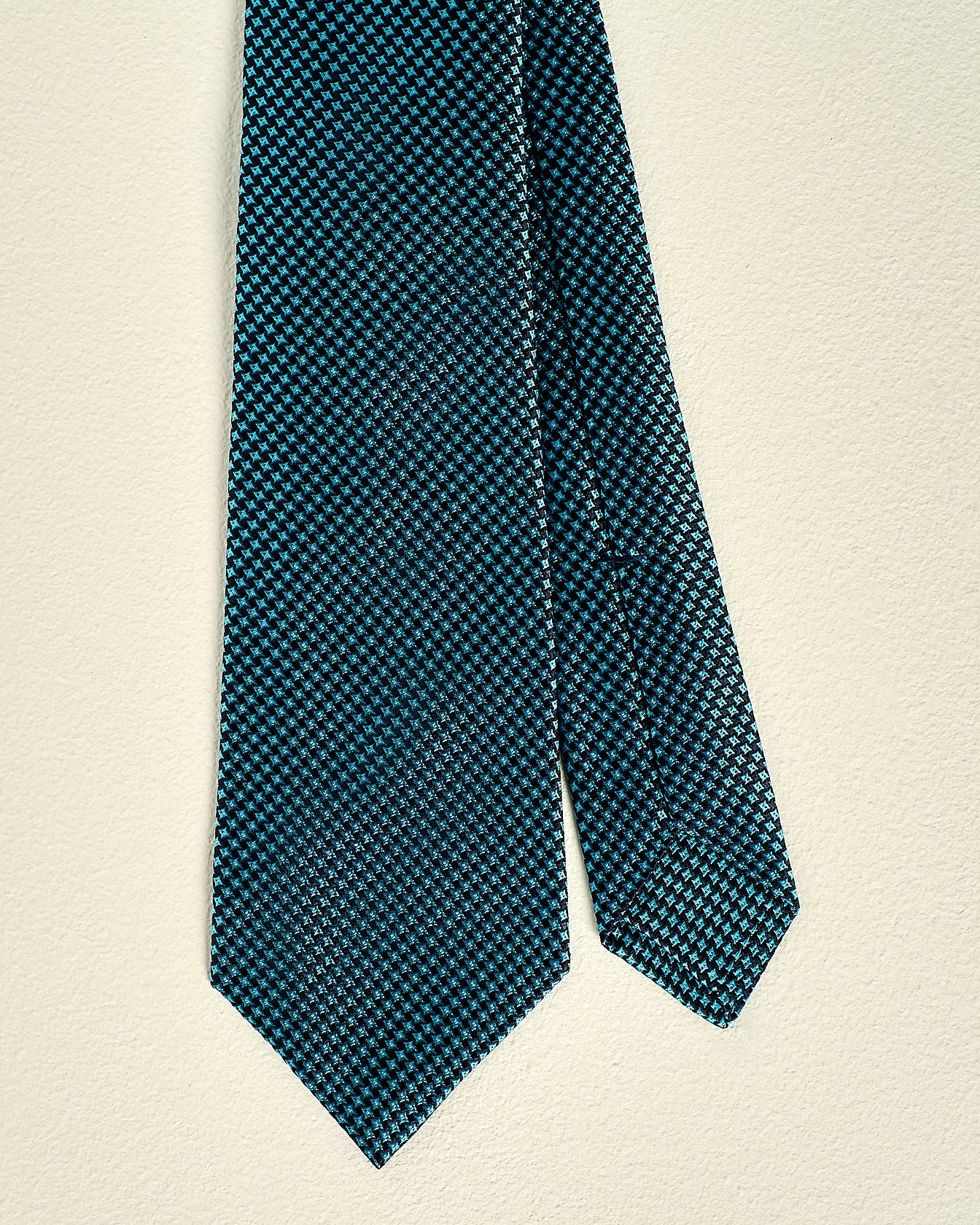 PATTERNED SILK TIE