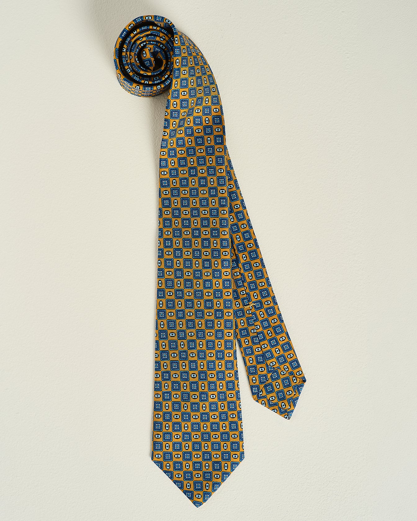 PATTERNED SILK TIE