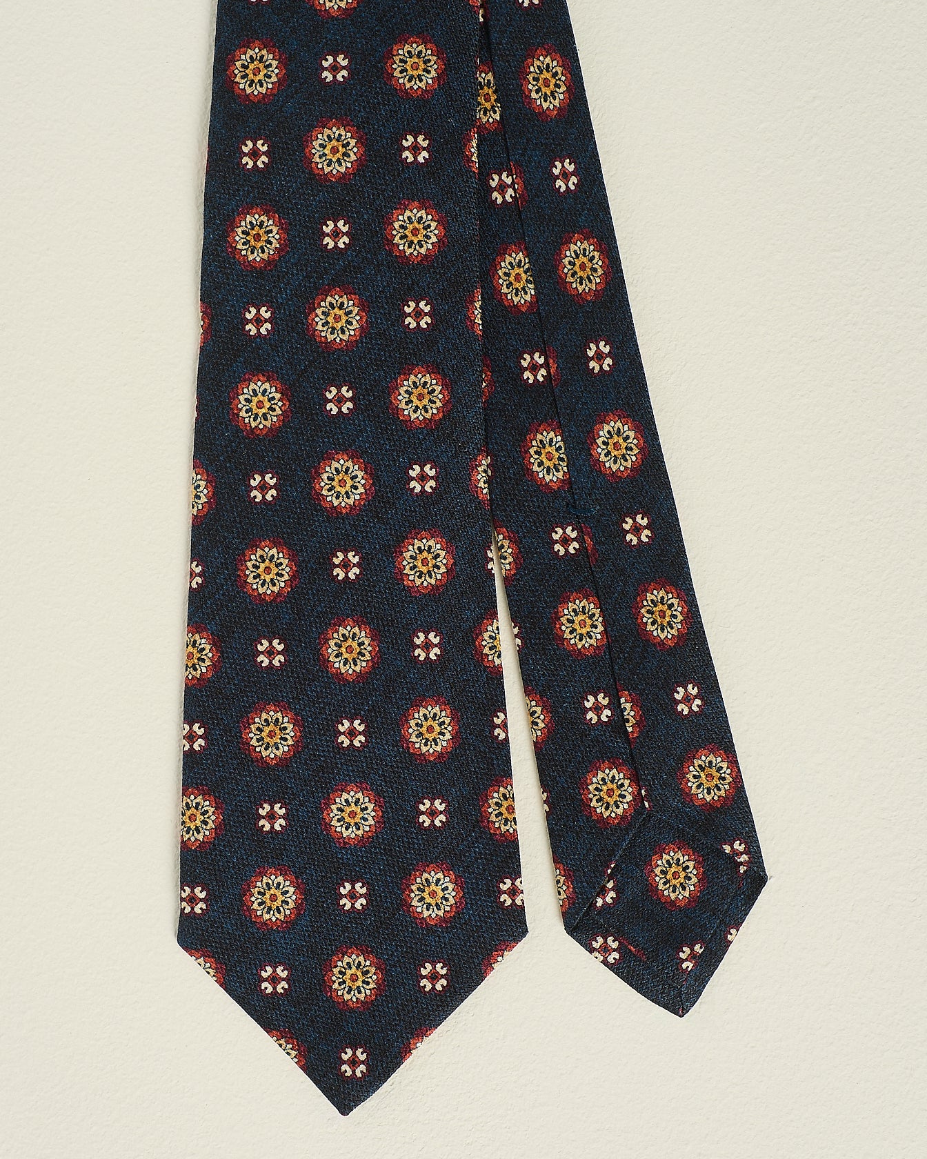 PATTERNED SILK TIE