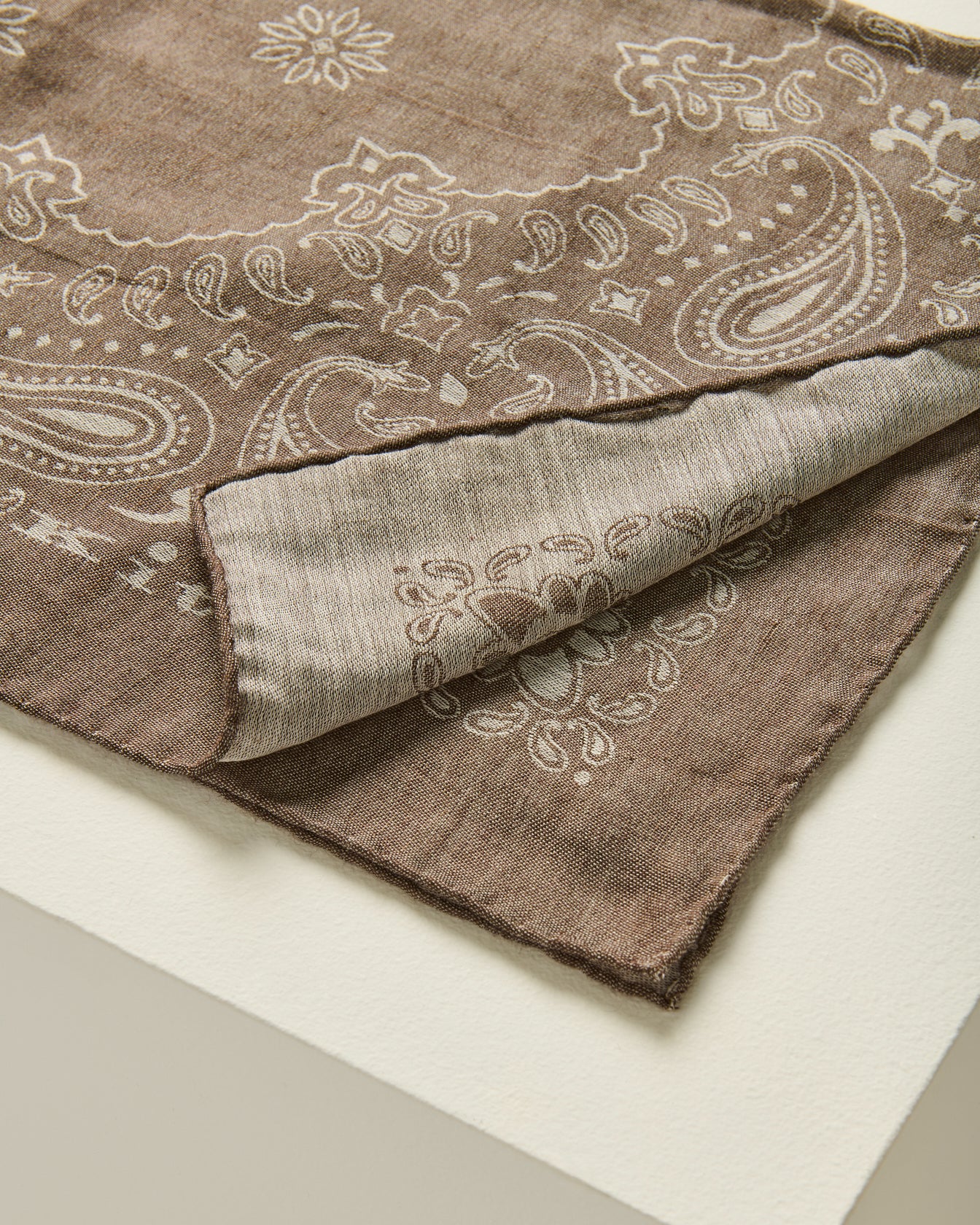 SCARF WITH PAISLEY PATTERN