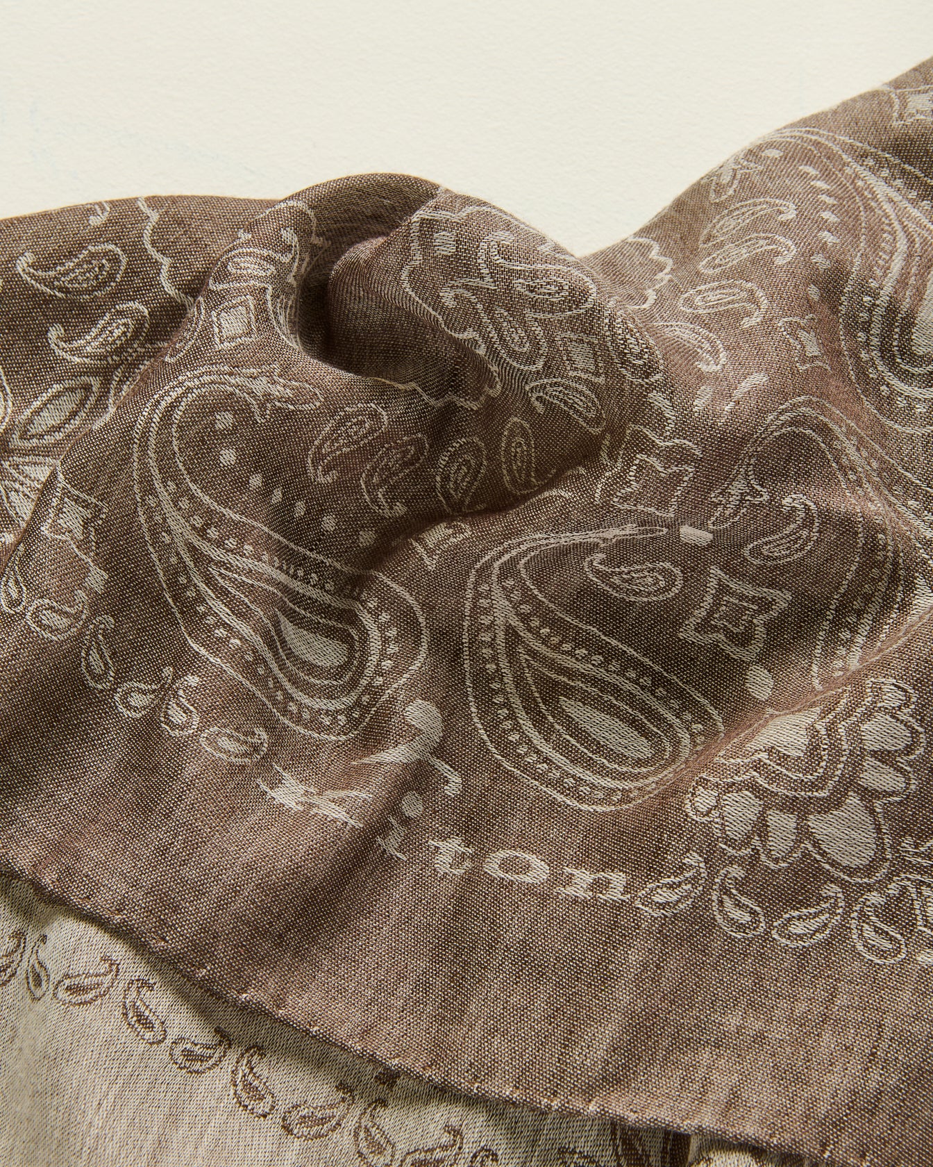 SCARF WITH PAISLEY PATTERN