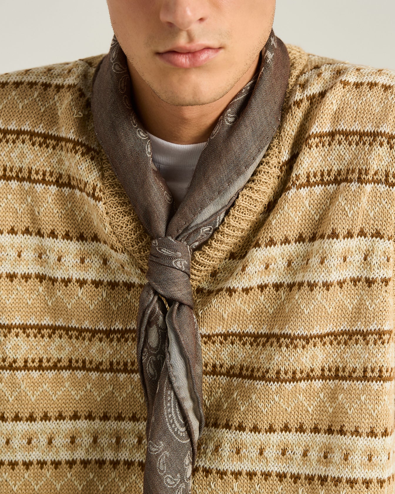 SCARF WITH PAISLEY PATTERN