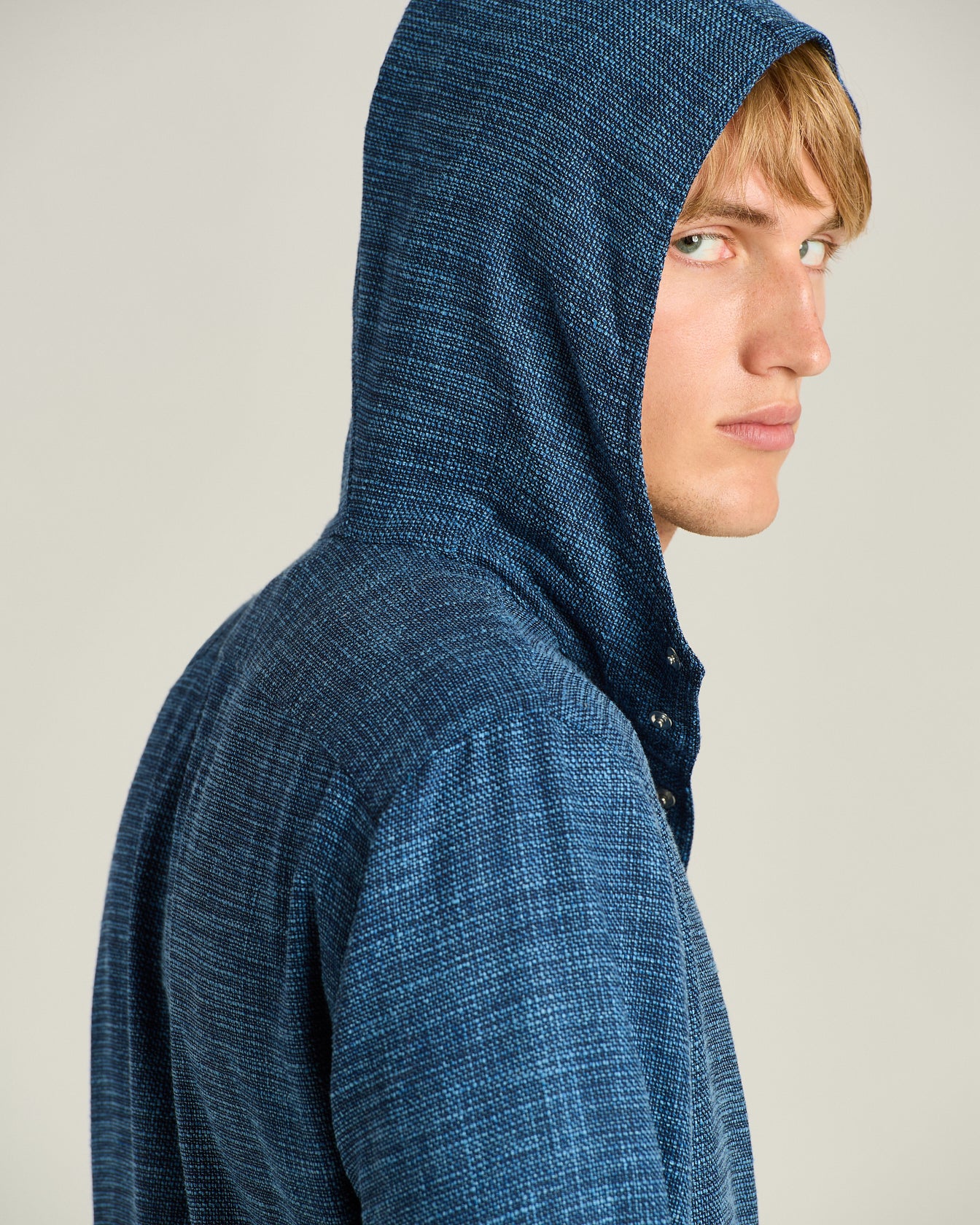 NATURAL FIBRE BLEND HOODED OVERSHIRT