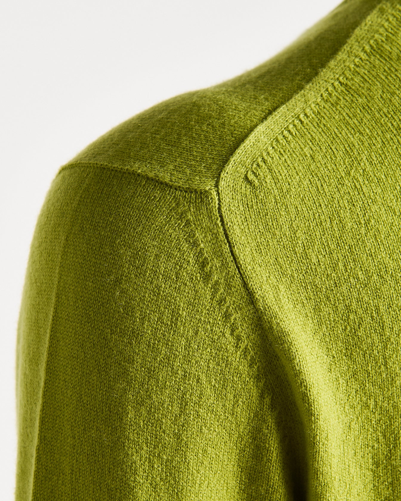 SOFT CASHMERE CREW NECK SWEATER