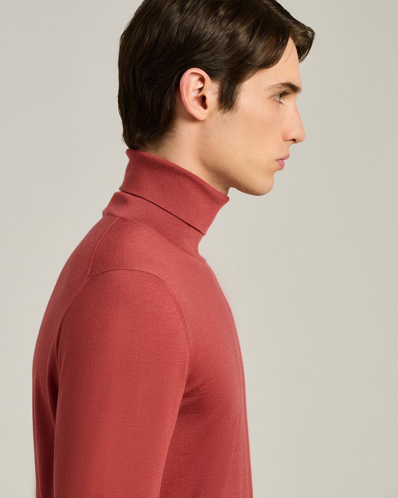 CASHMERE AND SILK POLO NECK TOP FEATURING A STOCKING STITCH