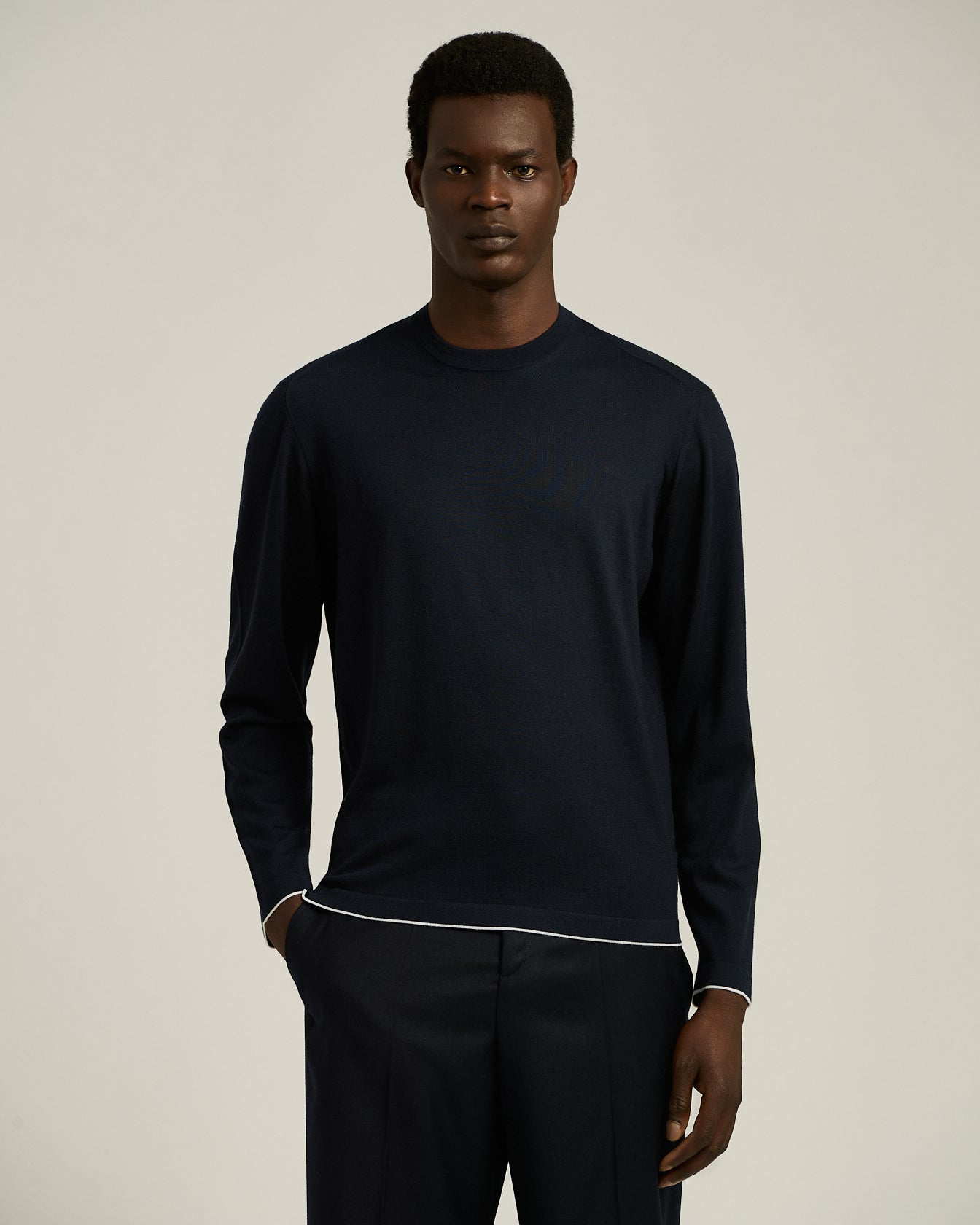 LIGHTWEIGHT EXTRA-FINE WOOL SWEATER