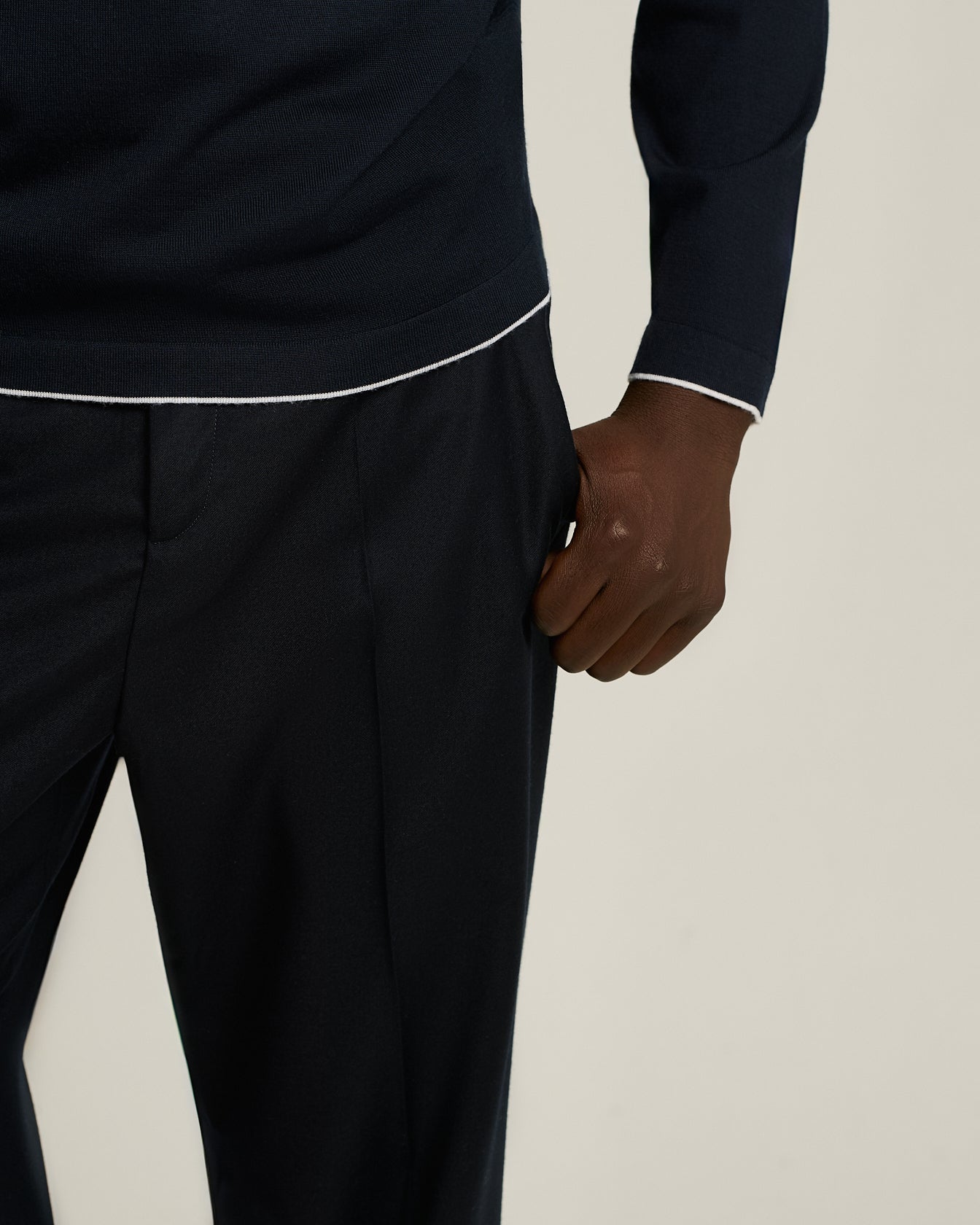 LIGHTWEIGHT EXTRA-FINE WOOL SWEATER