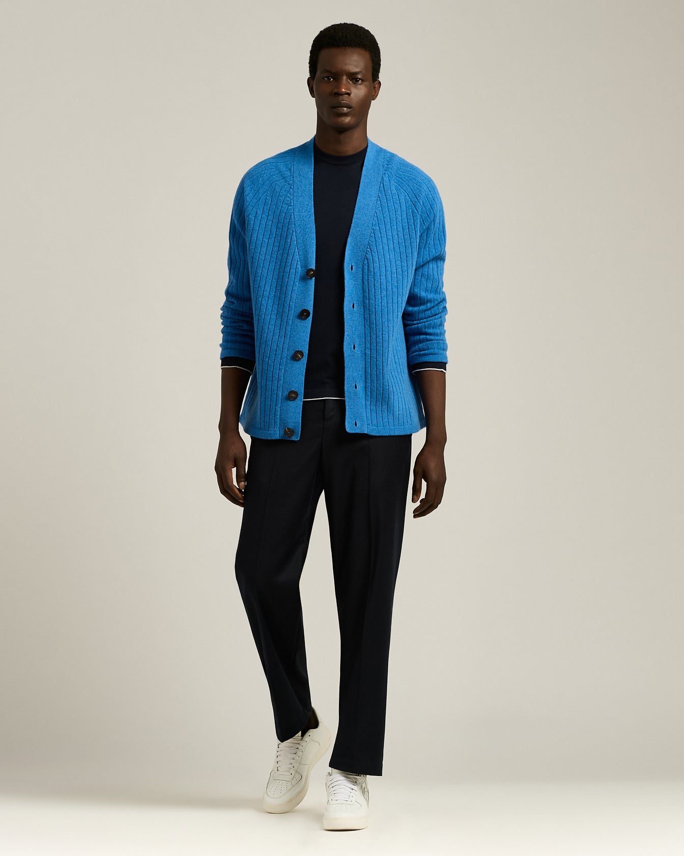 LIGHTWEIGHT EXTRA-FINE WOOL SWEATER