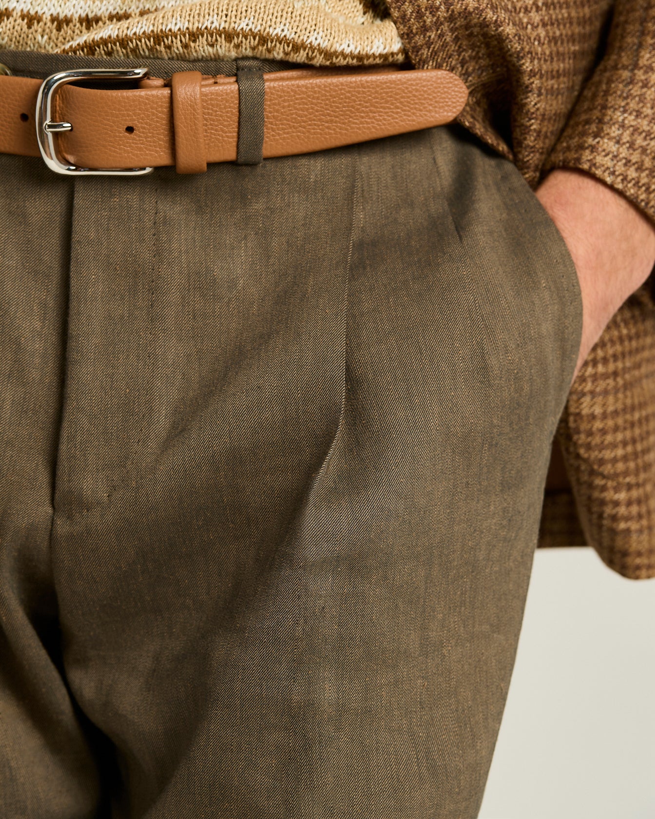 Men's tailored linen and wool brown trousers | Kiton Men's tailored linen and wool brown trousers | Kiton