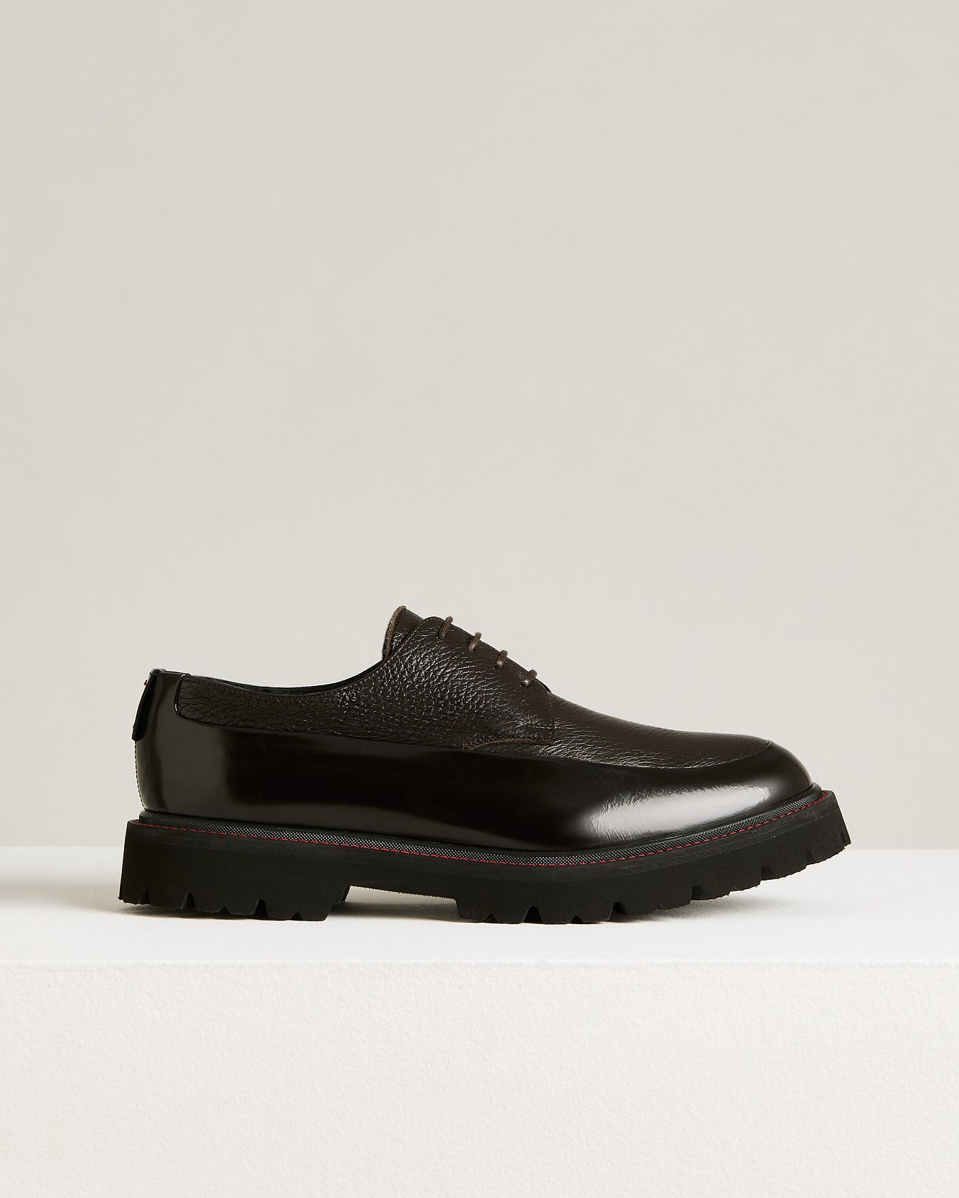 DEERSKIN AND CALFSKIN LACE-UP SHOE