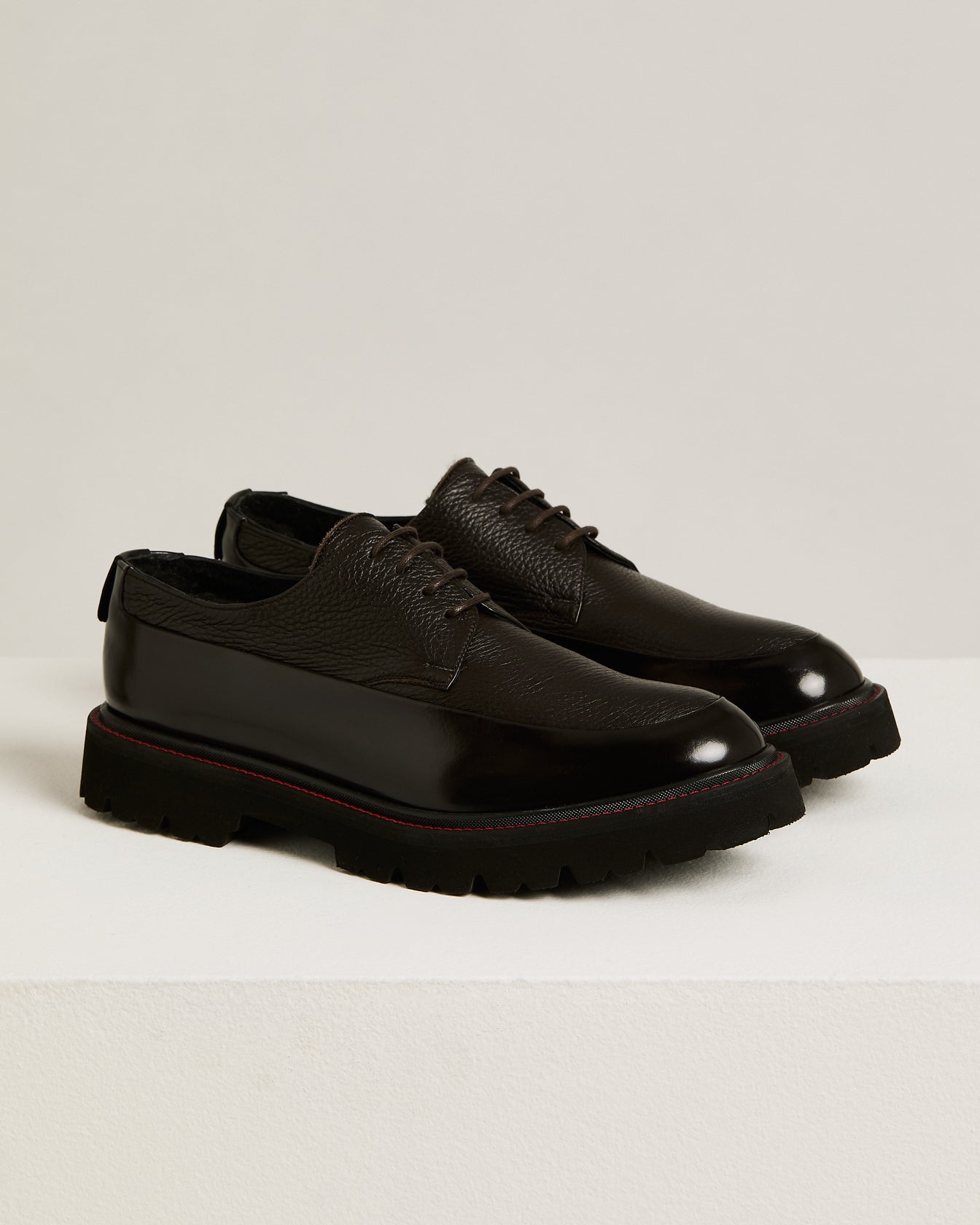 DEERSKIN AND CALFSKIN LACE-UP SHOE