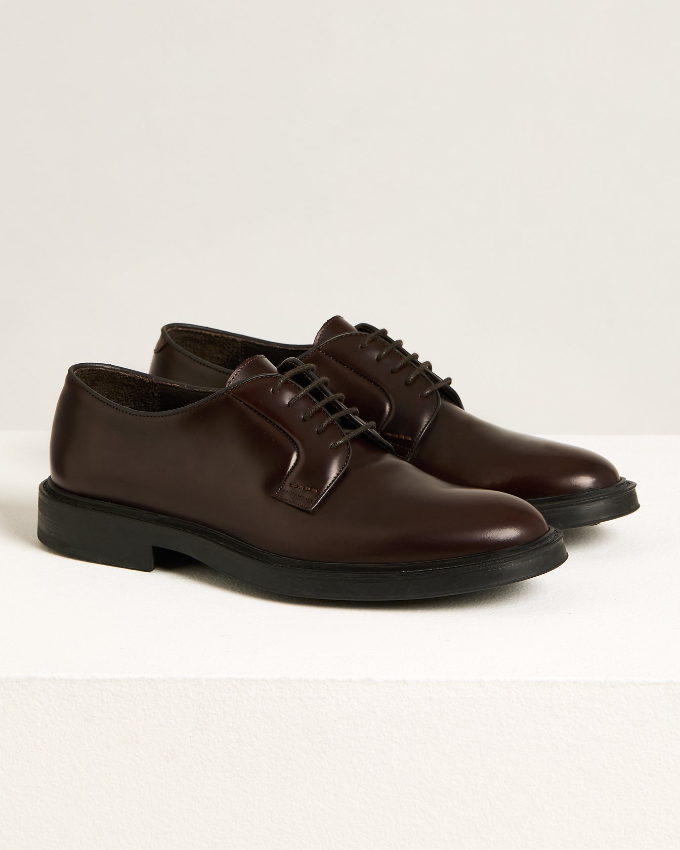 SMOOTH CALFSKIN DERBY SHOE WITH RUBBER SOLE