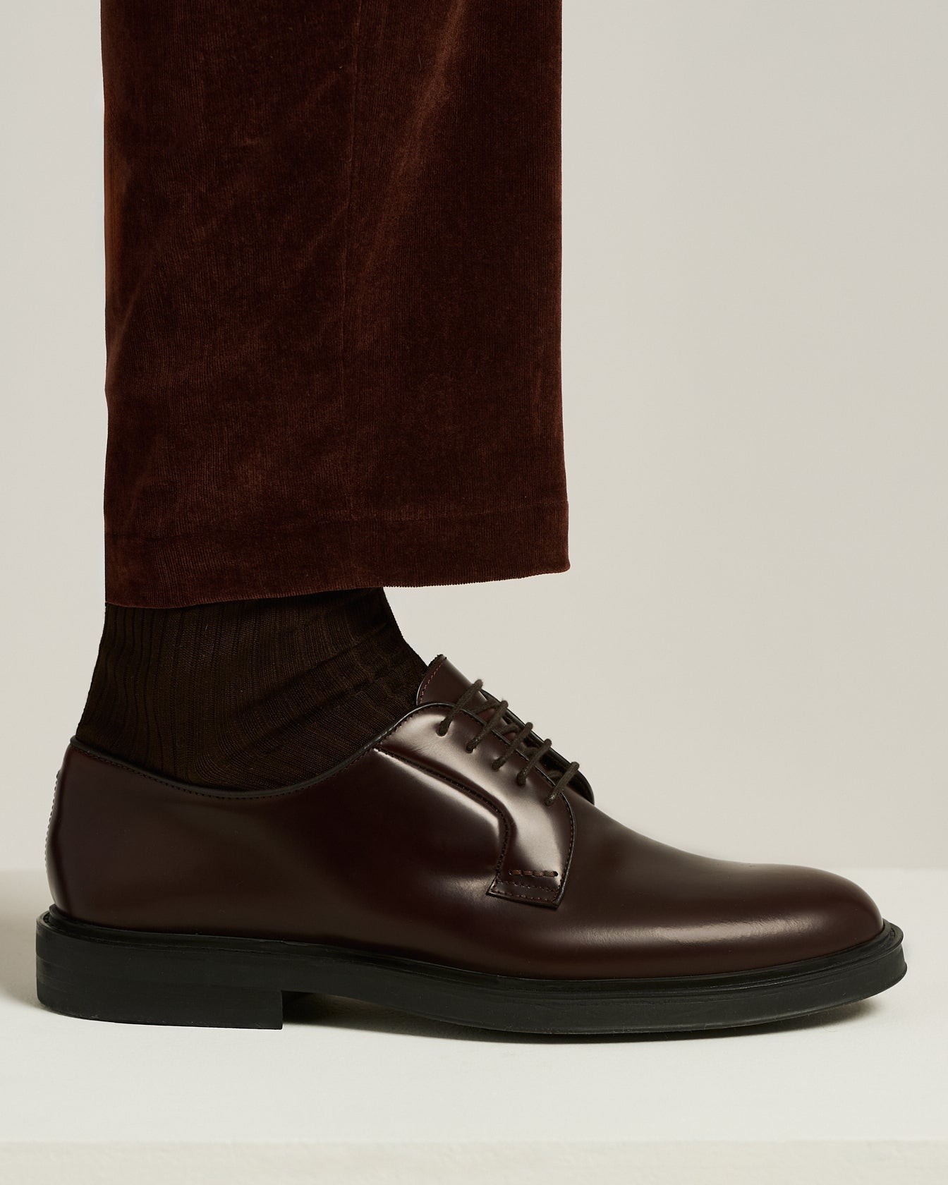 SMOOTH CALFSKIN DERBY SHOE WITH RUBBER SOLE