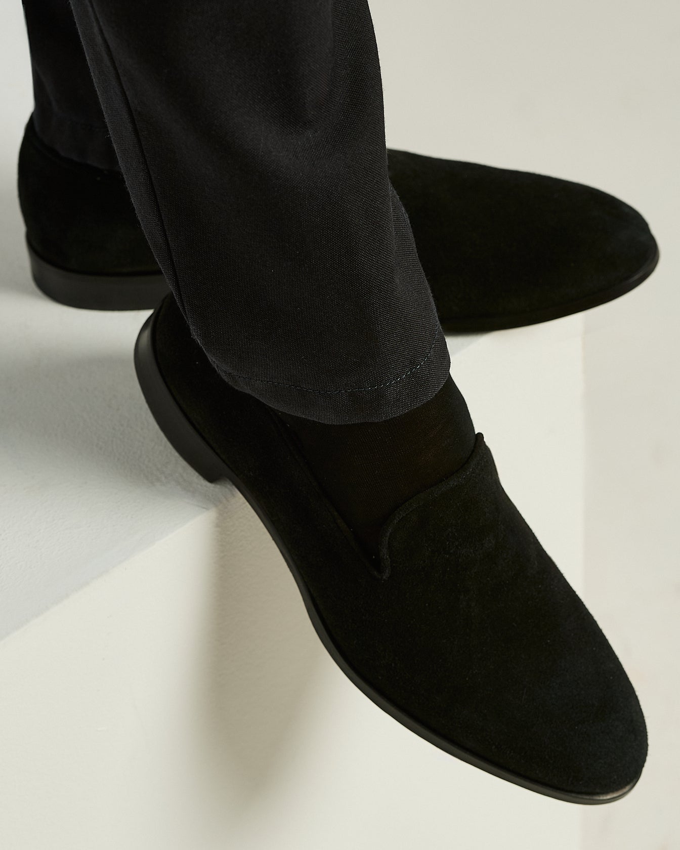 SUEDE LOAFERS WITH AN ESSENTIAL SILHOUETTE
